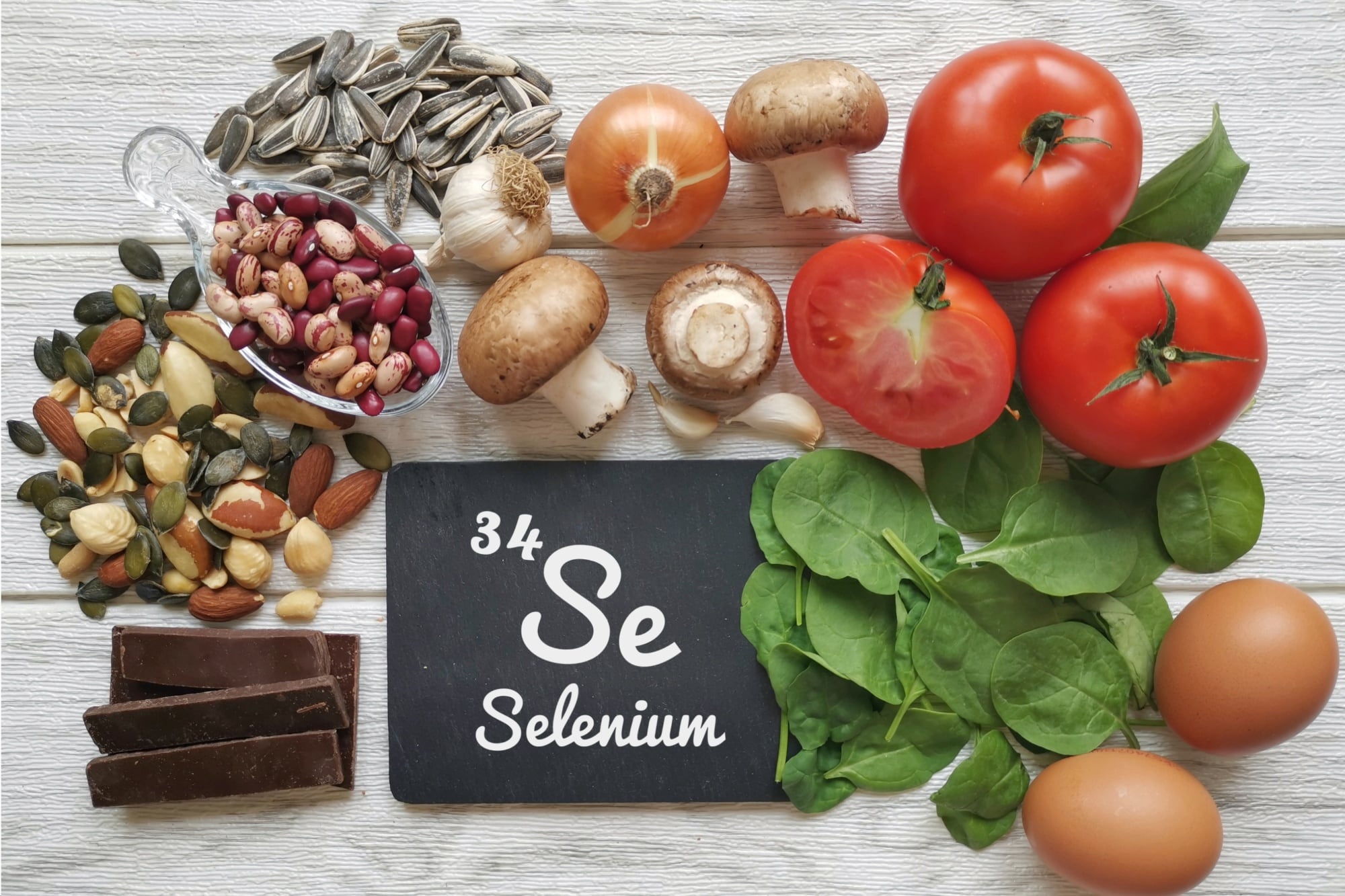 El selenio, disponible en varios alimentos que crecen en la tierra y en suplementos, aporta múltiples beneficios para la salud