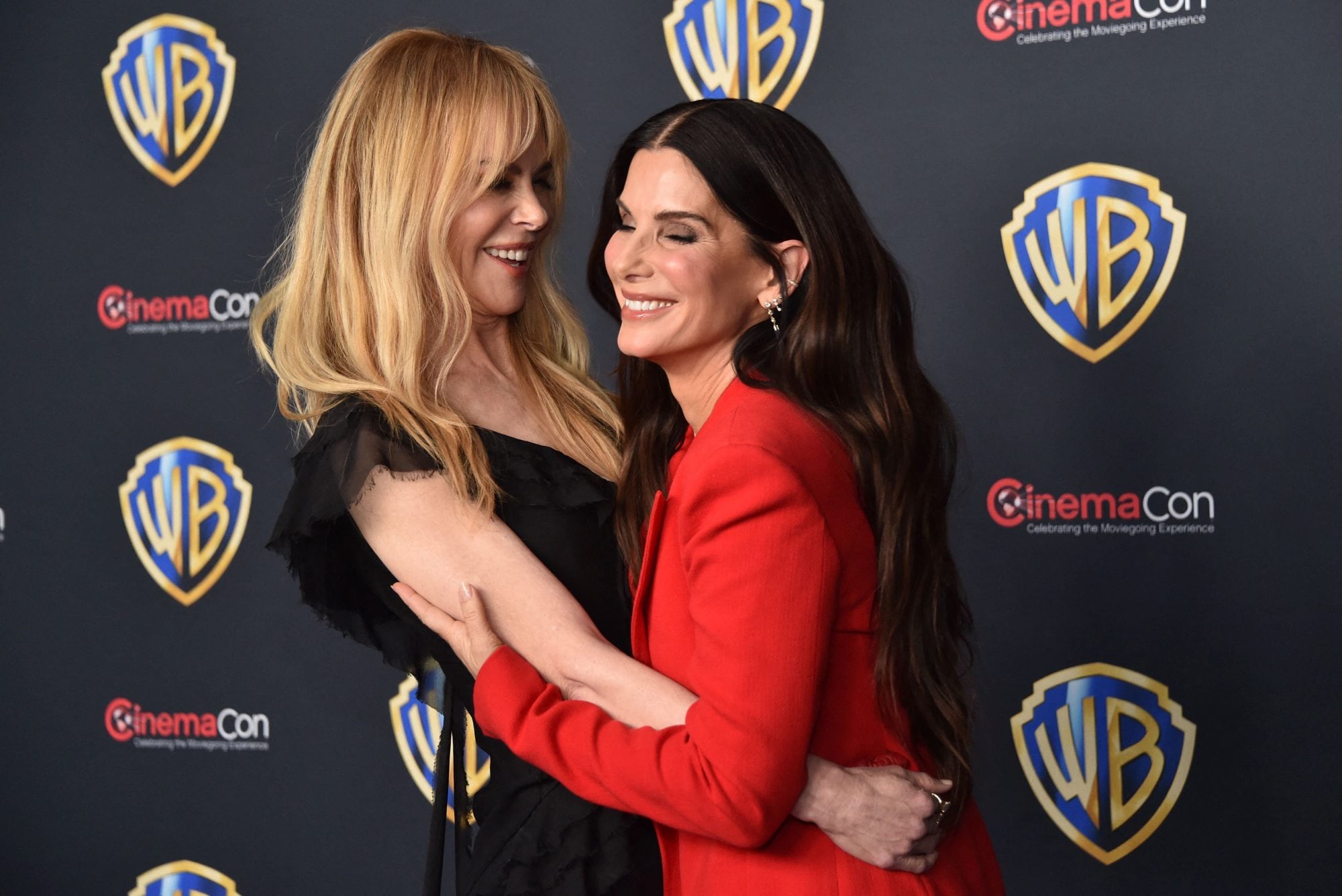 Nicole Kidman y Sandra Bullock presentaron la secuela de Hechizo de amor en Las Vegas