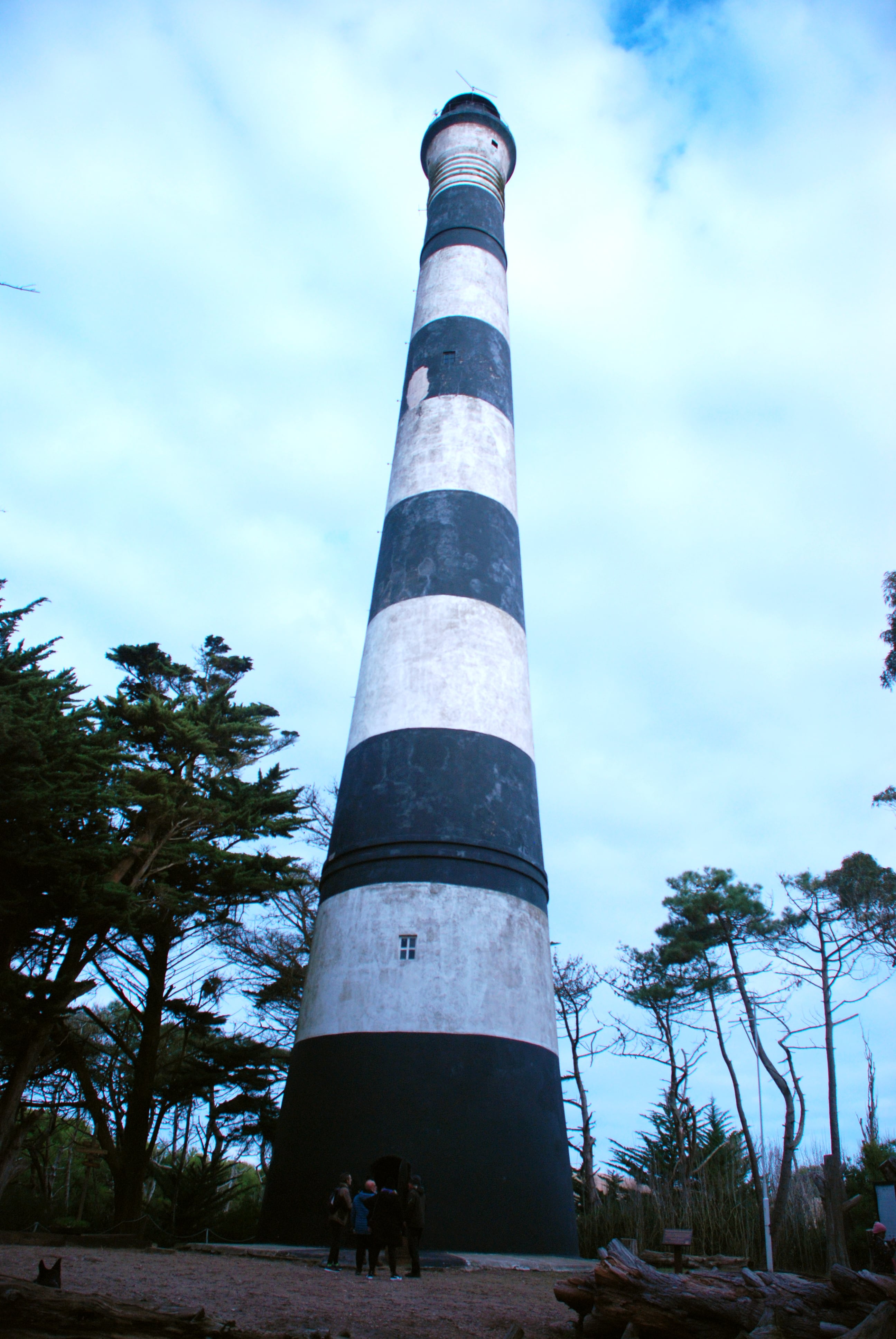 El faro de 54 metros de alto es la edificación más antigua del partido de Villa Gesell y fue declarada Monumento Histórico Nacional.