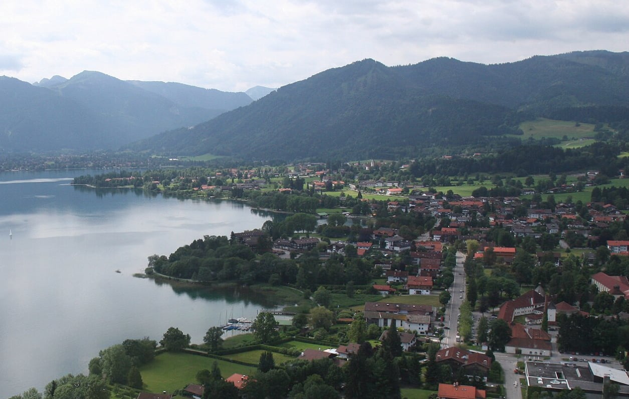 En Bad Wiessee, junto al lago Tegernsee, Hitler encabezó el arresto de Ernst Röhm y otros jefes de la SA en la madrugada del 30 de junio de 1934