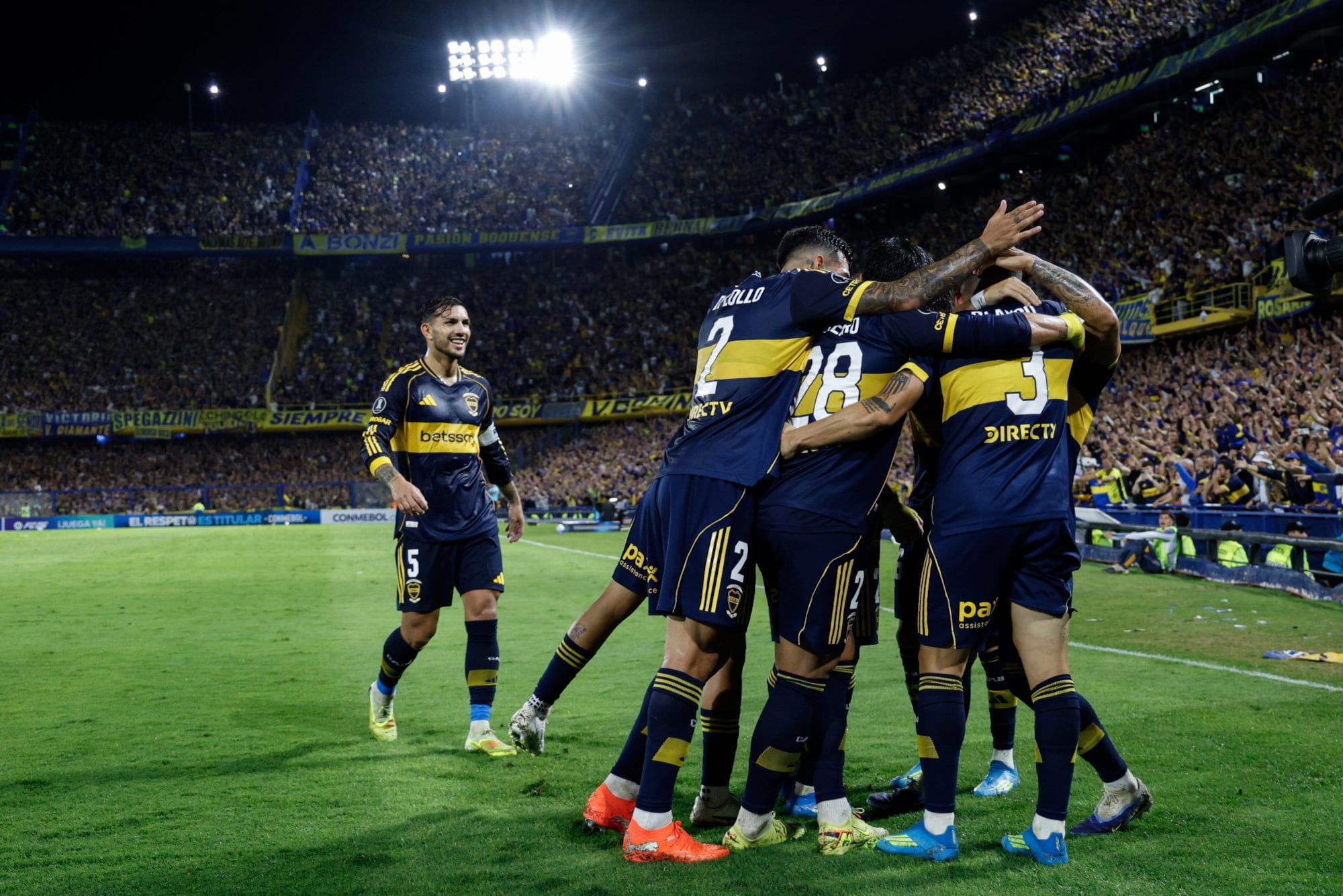 Boca venció a Barcelona y volvió a sentir el sabor de una noche de Copa Libertadores en la Bombonera