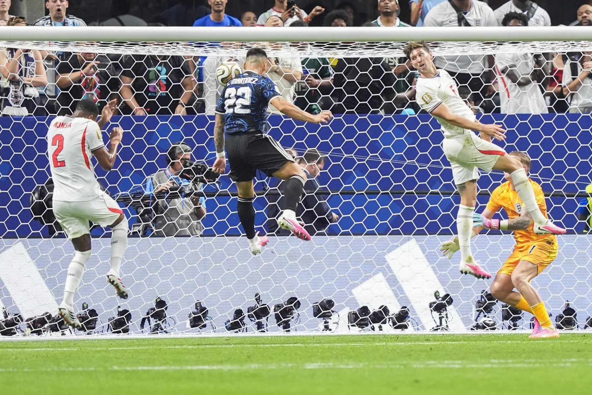 Lautaro Martínez gana en el área chica y marca el 2-1 para el delirio argentino en Atlanta, el gol que lleva a la selección a las puertas de otro título mundial
