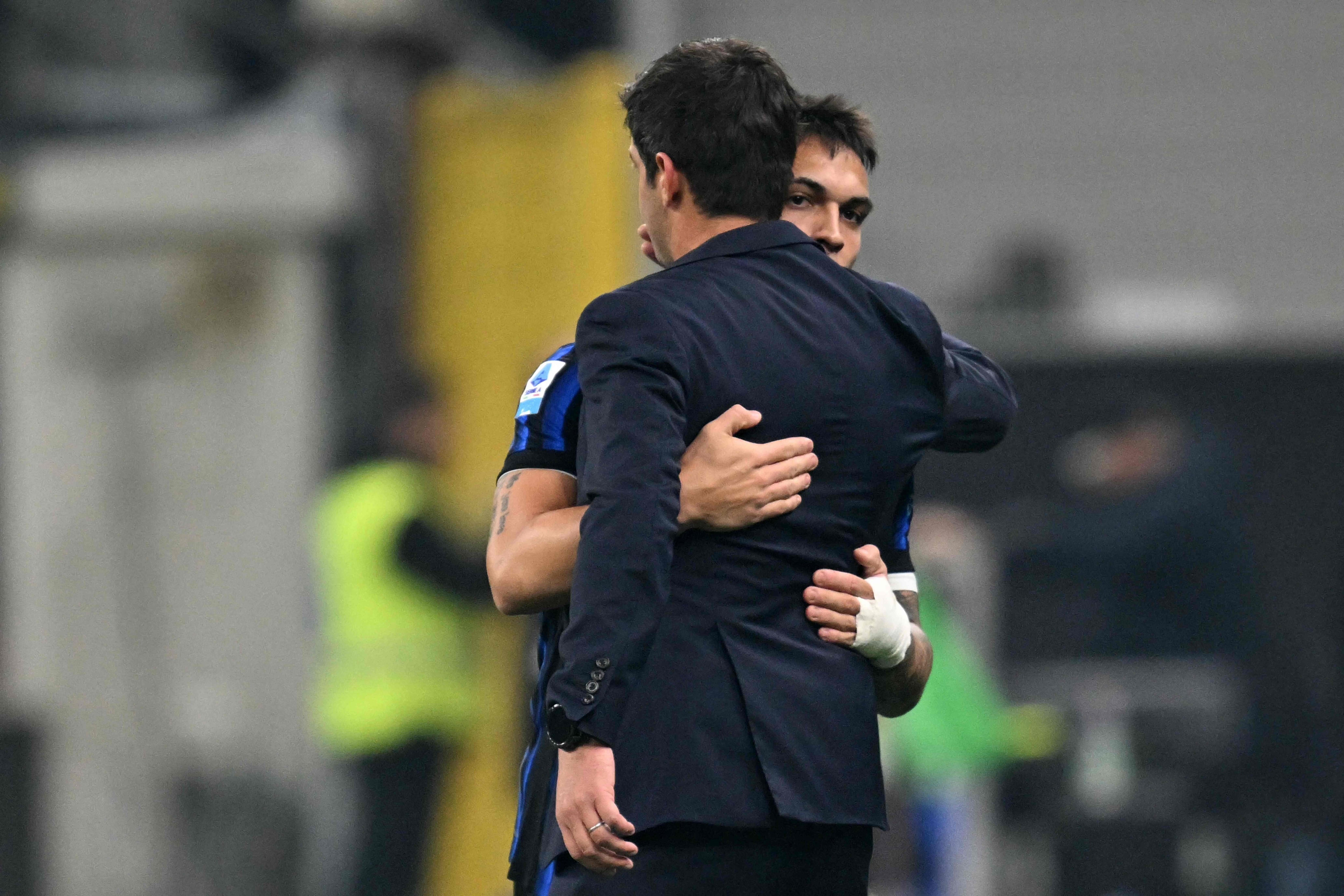 El DT Cristian Chivu se abraza a los deseos de seguir teniendo en el equipo a Lautaro Martínez, su capitán en Inter de Milán