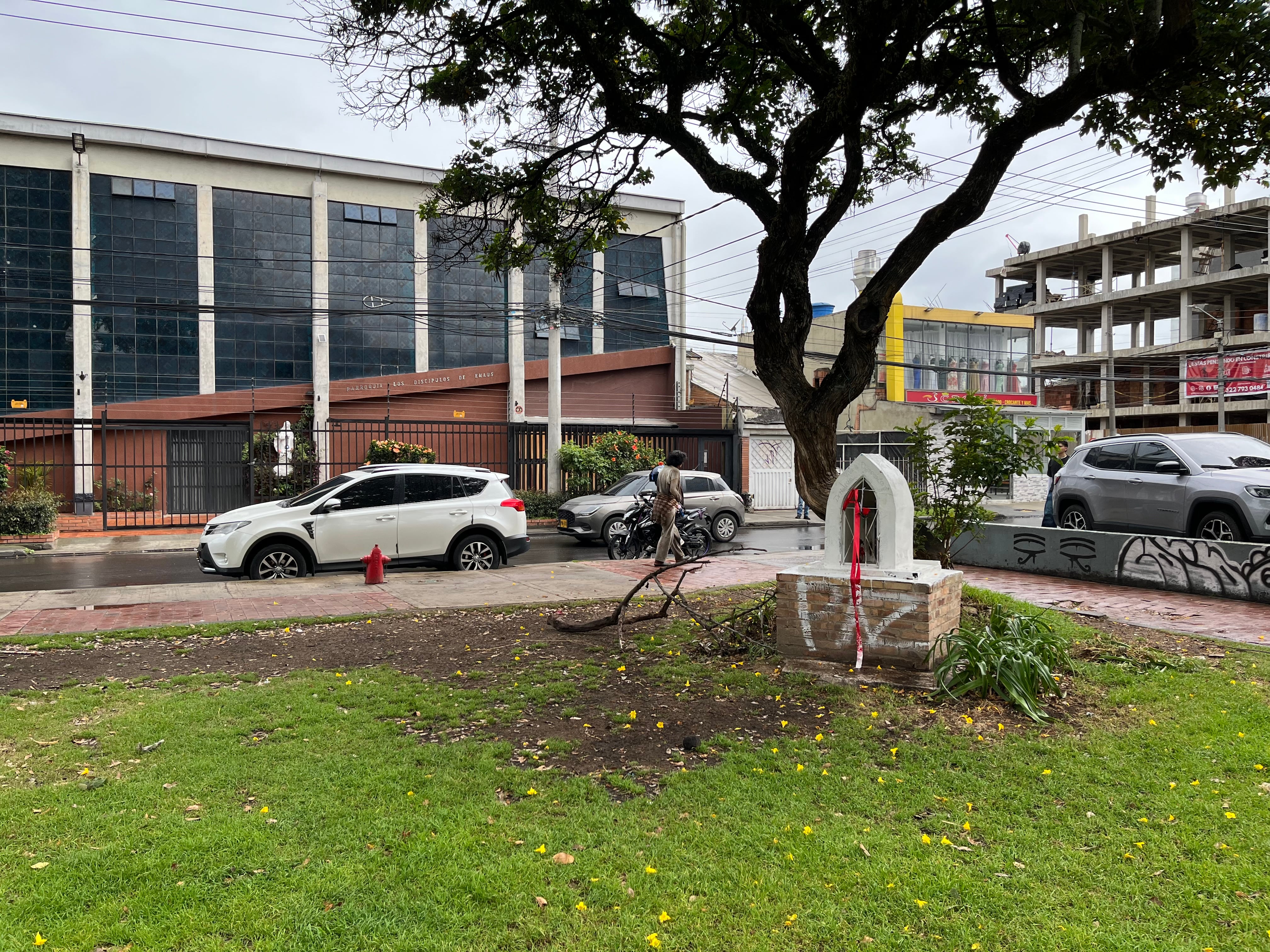 Altar de Miguel Uribe Turbay, Parque