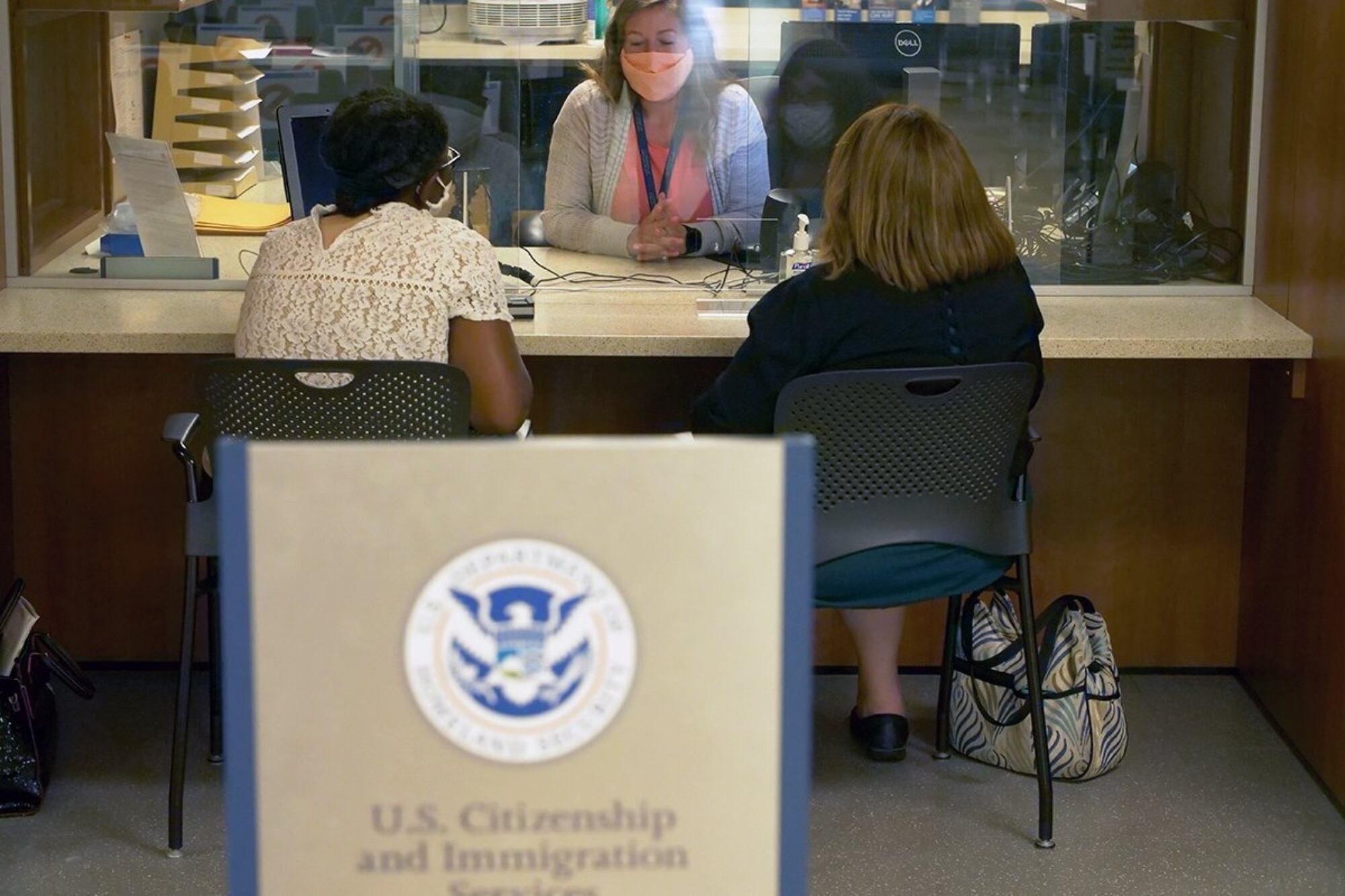 El Servicio de Ciudadanía e Inmigración (Uscis, por sus siglas en inglés) es la agencia que se encarga de procesar las solicitudes de TPS y asilo