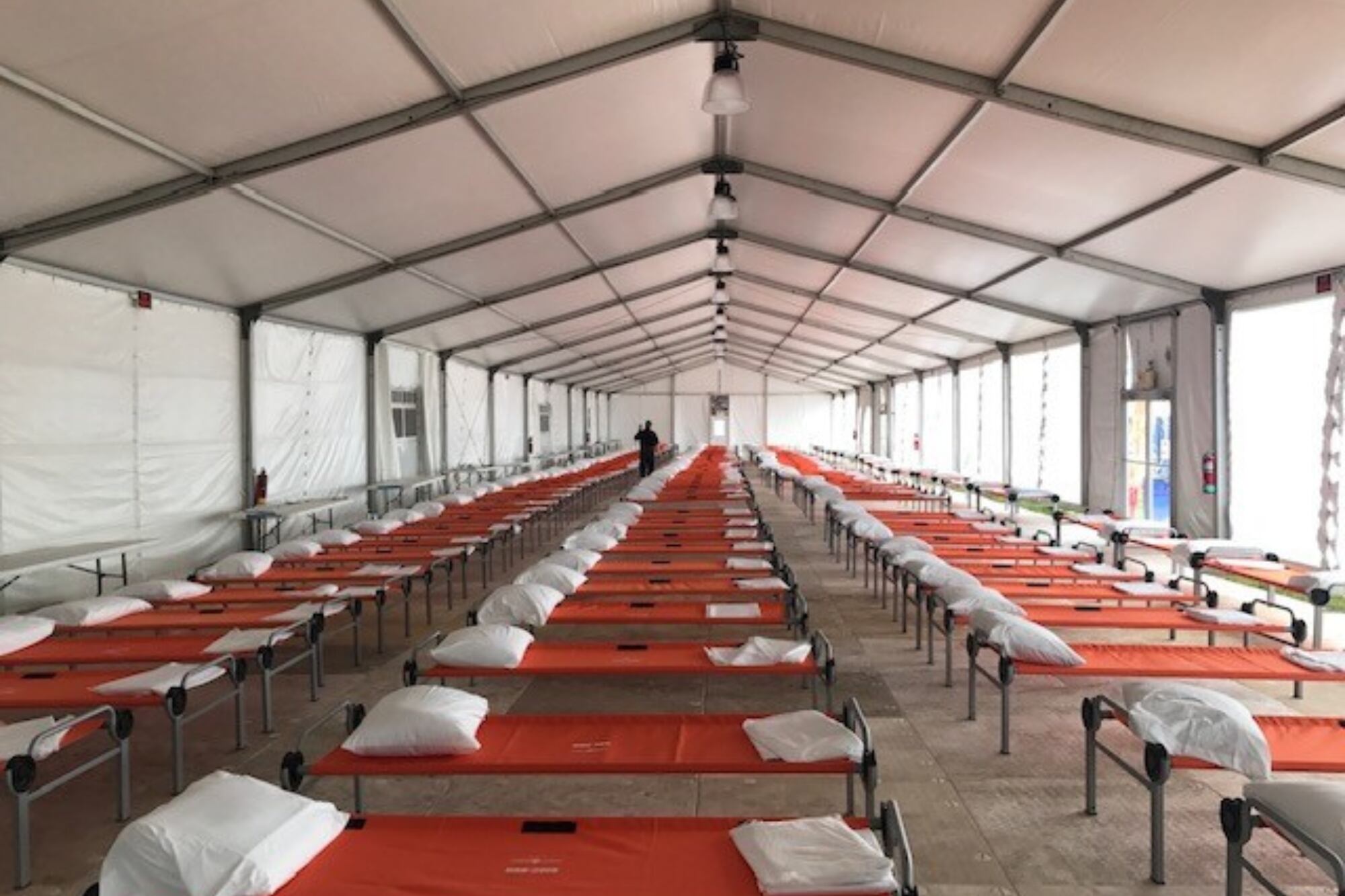 Se abrirá un centro más pequeño en El Bronx y se fortalecerán asociaciones locales