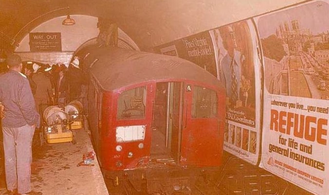 Los equipos trabajaron sin descanso en el túnel oscuro y lleno de polvo, iluminado apenas por antiguas lámparas, para rescatar a las personas atrapadas