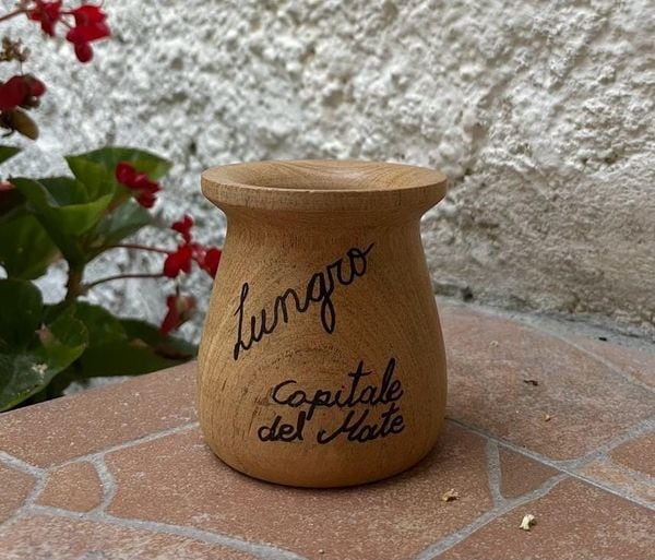 Mate con la inscripción de Lungro