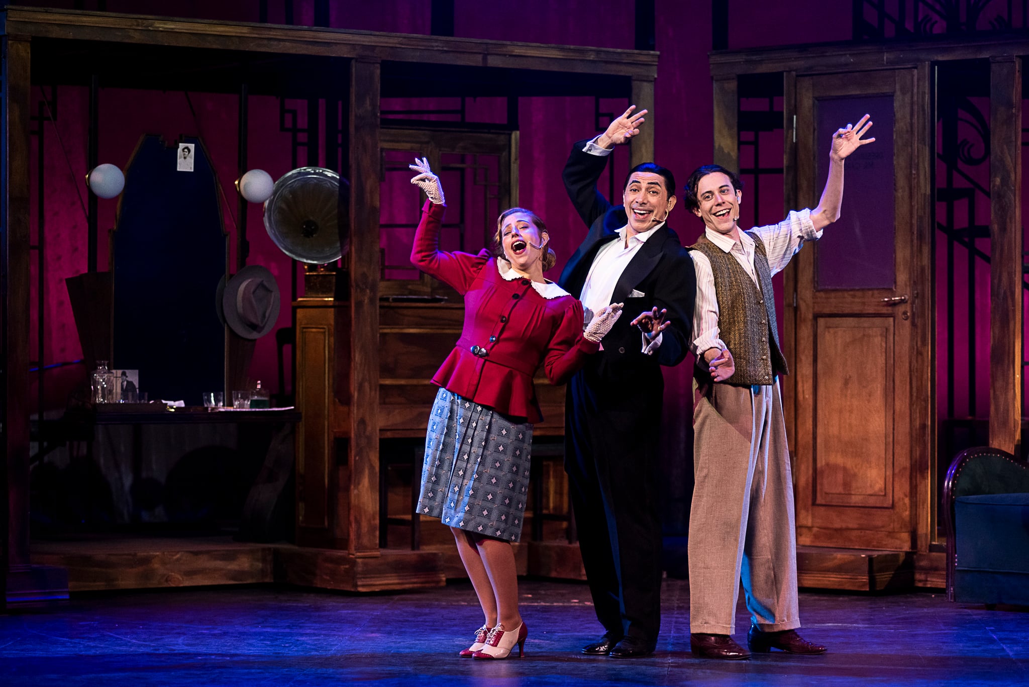 Oscar Lajad, Alan Madanes y Antonella Misenti, en Cuando Frank conoció a Carlitos, la obra que recibió 13 nominaciones a los premios ACE