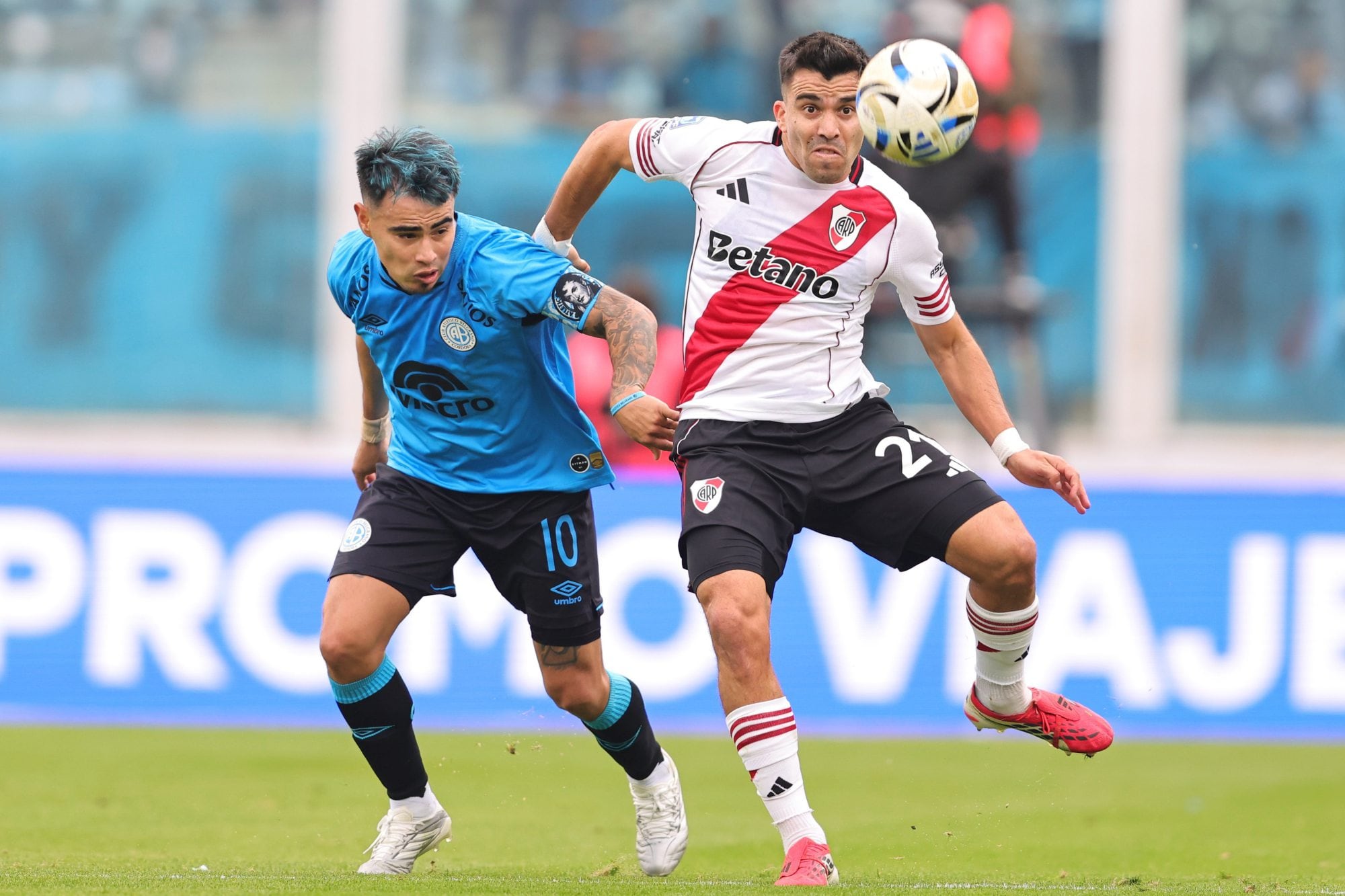 Lucas Zelarayán contra Marcos Acuña