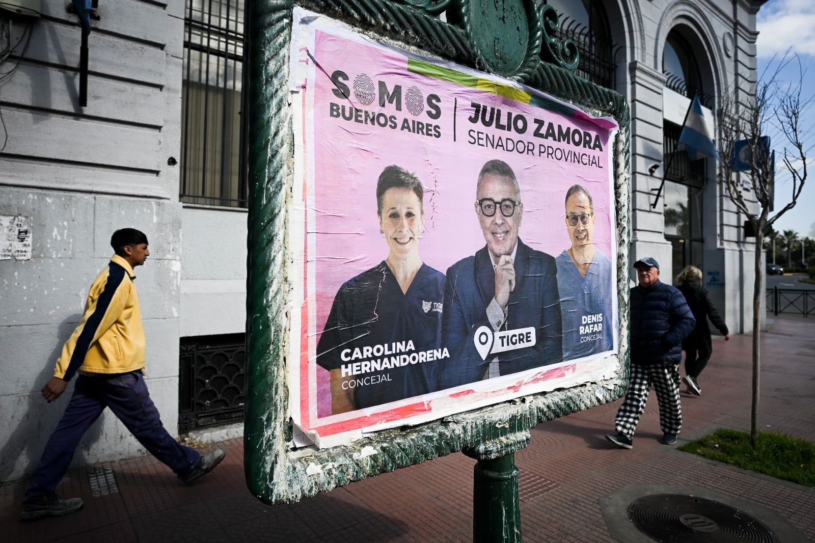 Un afiche de campaña de Zamora, en Tigre