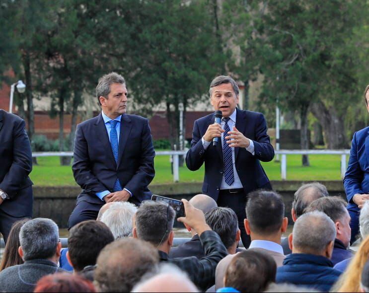 Sergio Massa con Diego Giuliano, el presidente del Frente Renovador y exministro de Transporte