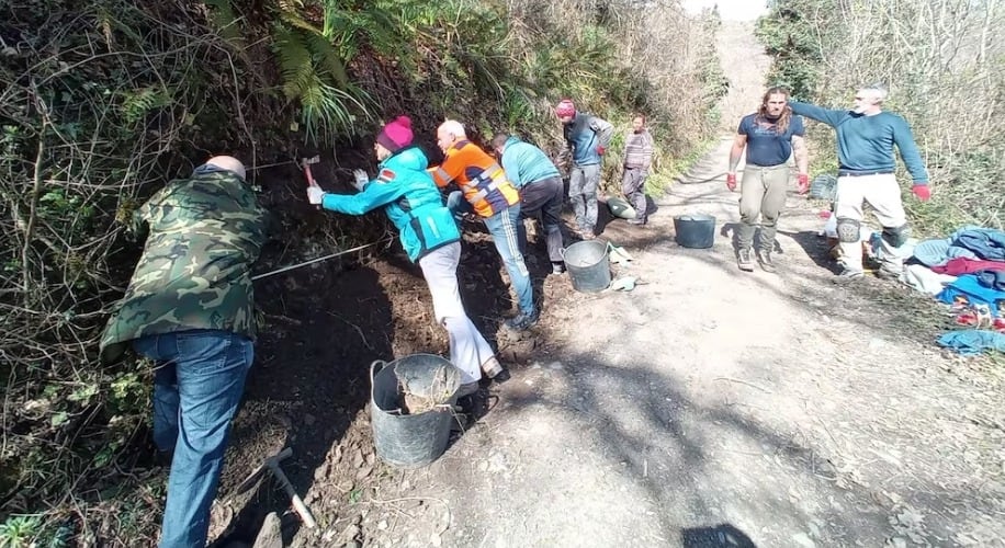 Descubren un castillo construido en el siglo VIII que quedó “atrapado” bajo una colina