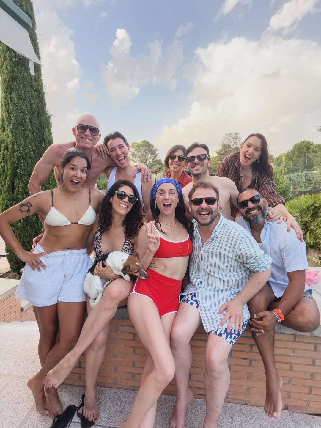 La actriz disfrutó de un día de sol con amigos y no dudó en dejar una serie de postales para recordar el momento