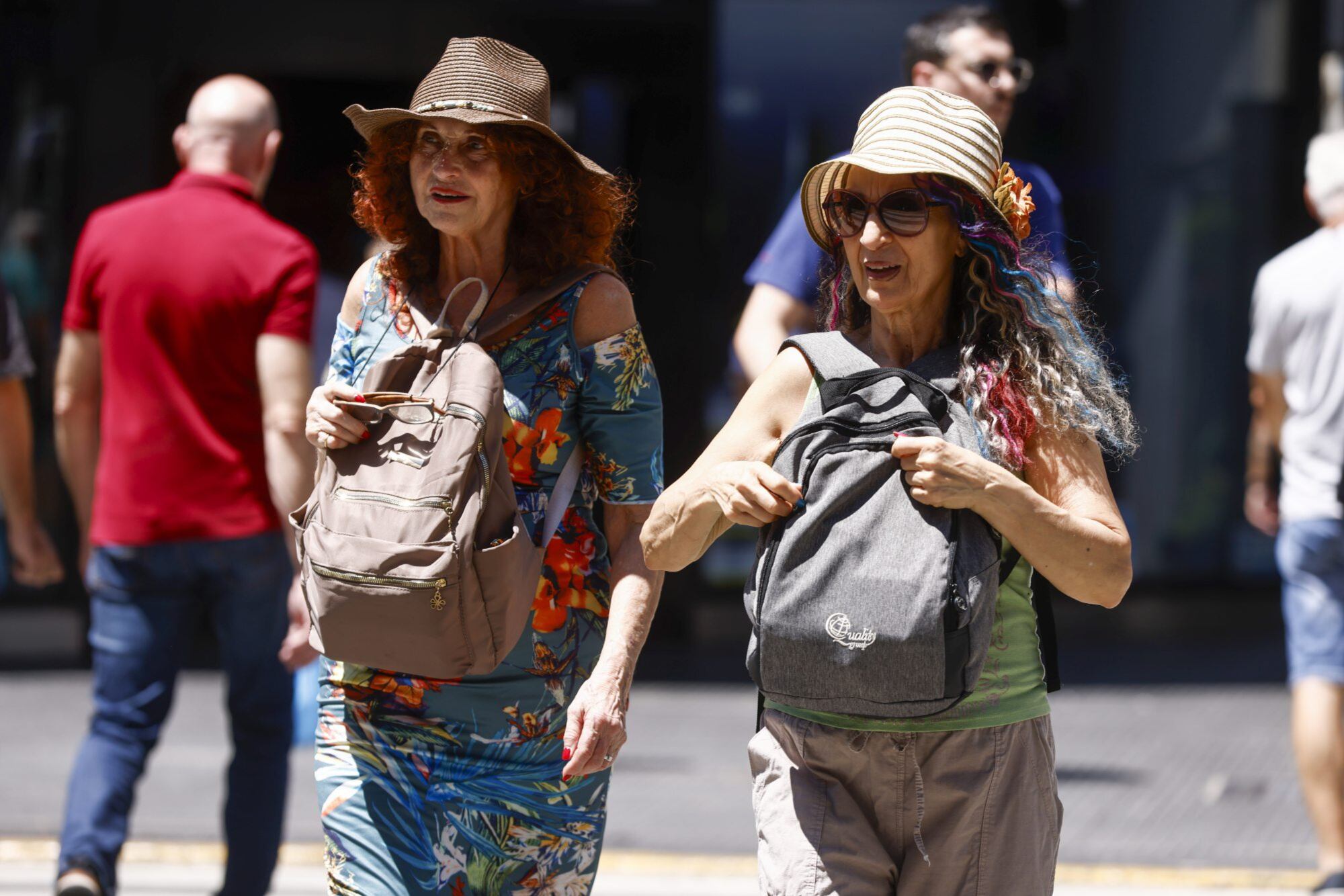 Sombreros en busca de algo de reparo