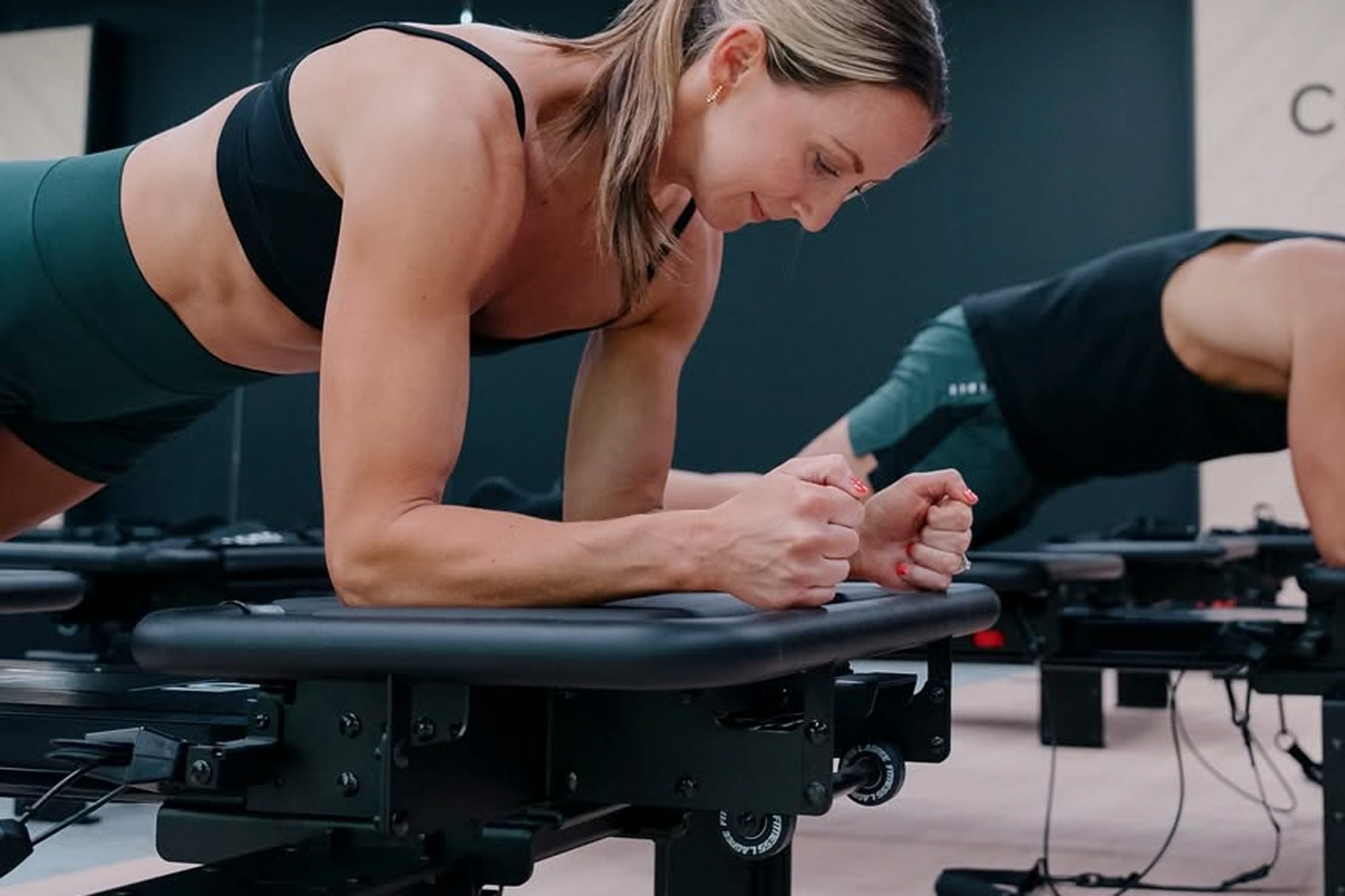 En Lagree se trabajan múltiples grupos musculares hasta el agotamiento