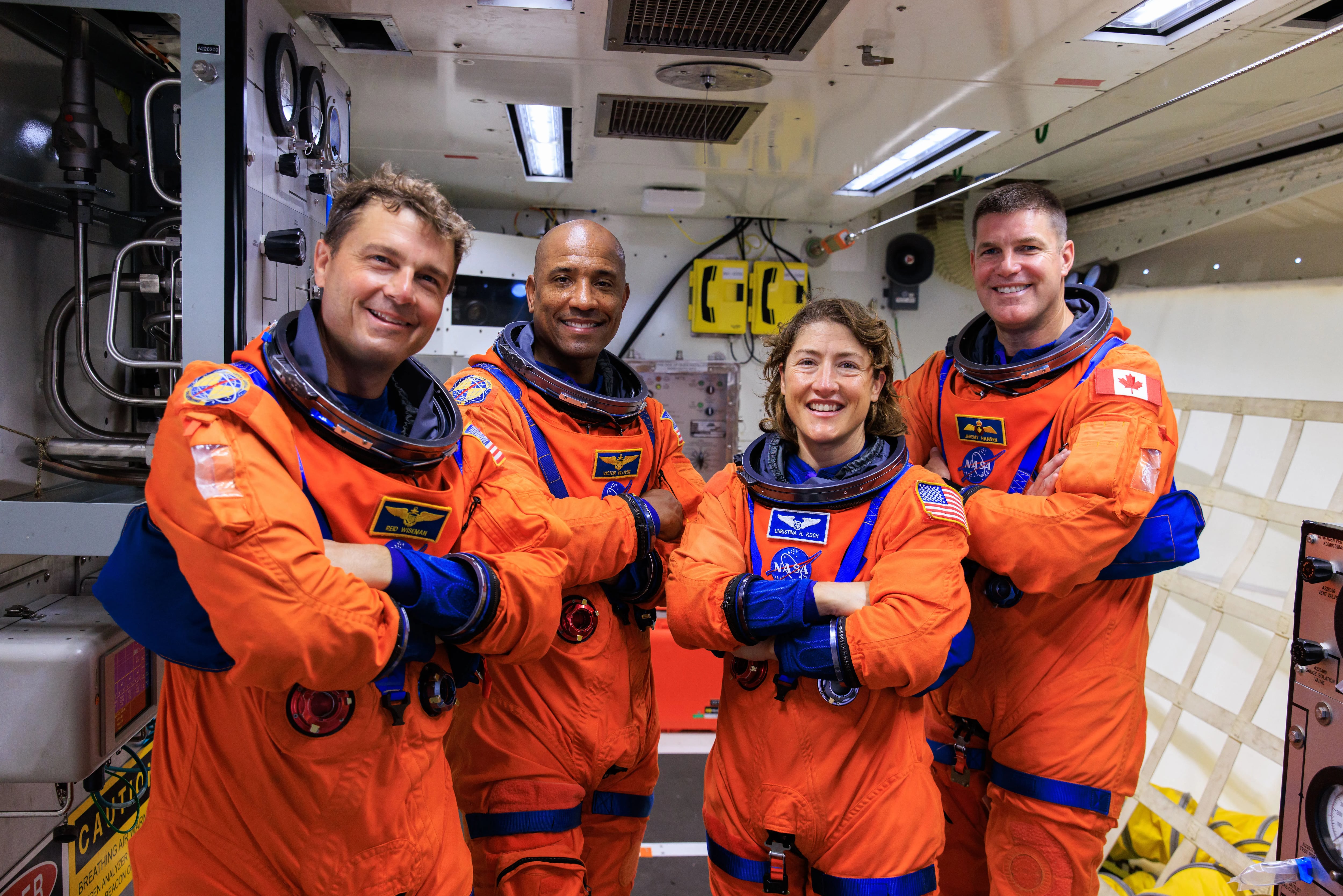 Los cuatro astronautas de la misión Artemis II: Reid Wiseman (comandante), Victor Glover (piloto), Christina Koch (especialista de misión) y Jeremy Hansen (especialista de misión, Agencia Espacial Canadiense)