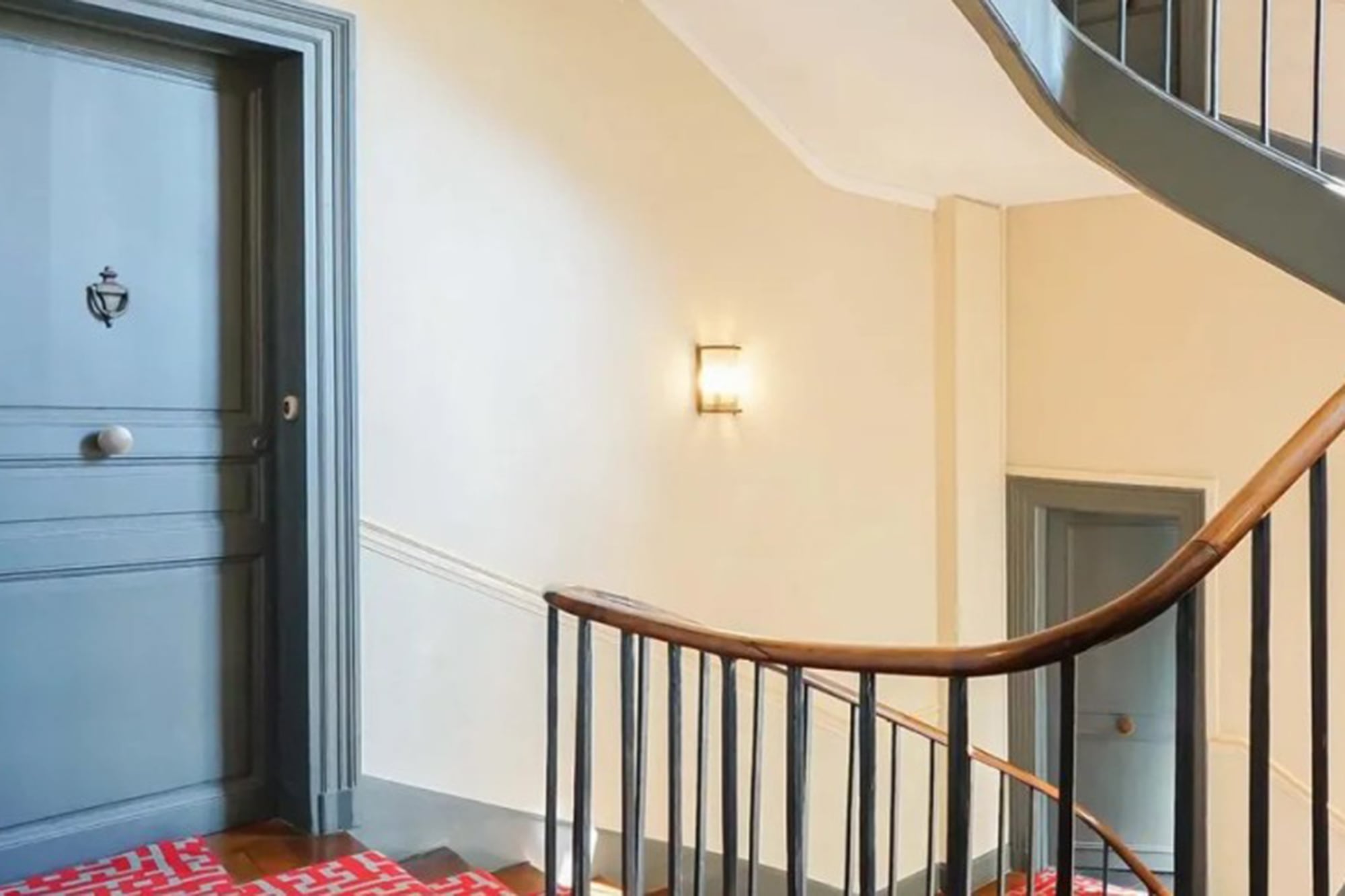 La vivienda está ubicada en Place de l’Estrapade, en pleno Barrio Latino de Paris