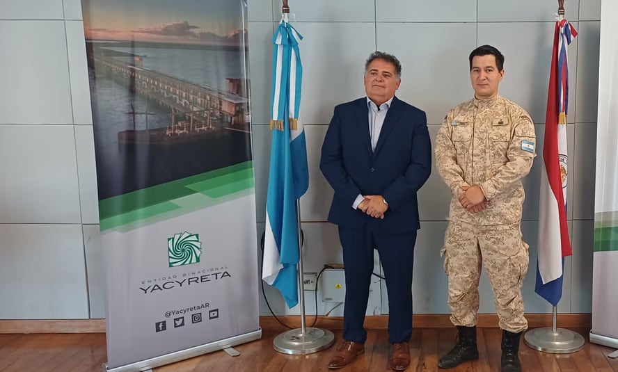 El jefe de Seguridad e Informaciones de la Entidad Binancional Yacyretá, Jorge Omar Waisman; asistió a Santiago Caputo en Misiones