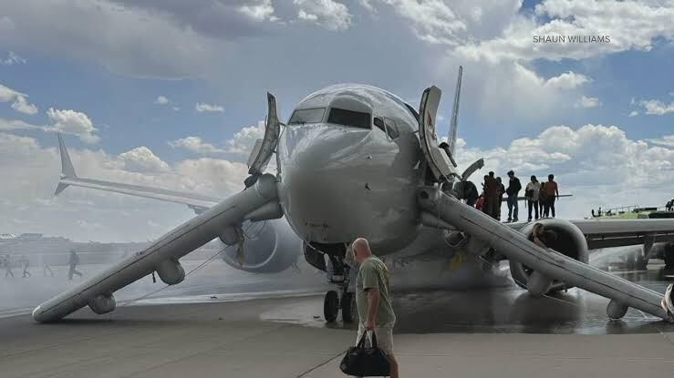 Los pasajeros tuvieron que evacuar en la misma pista antes del despegue.