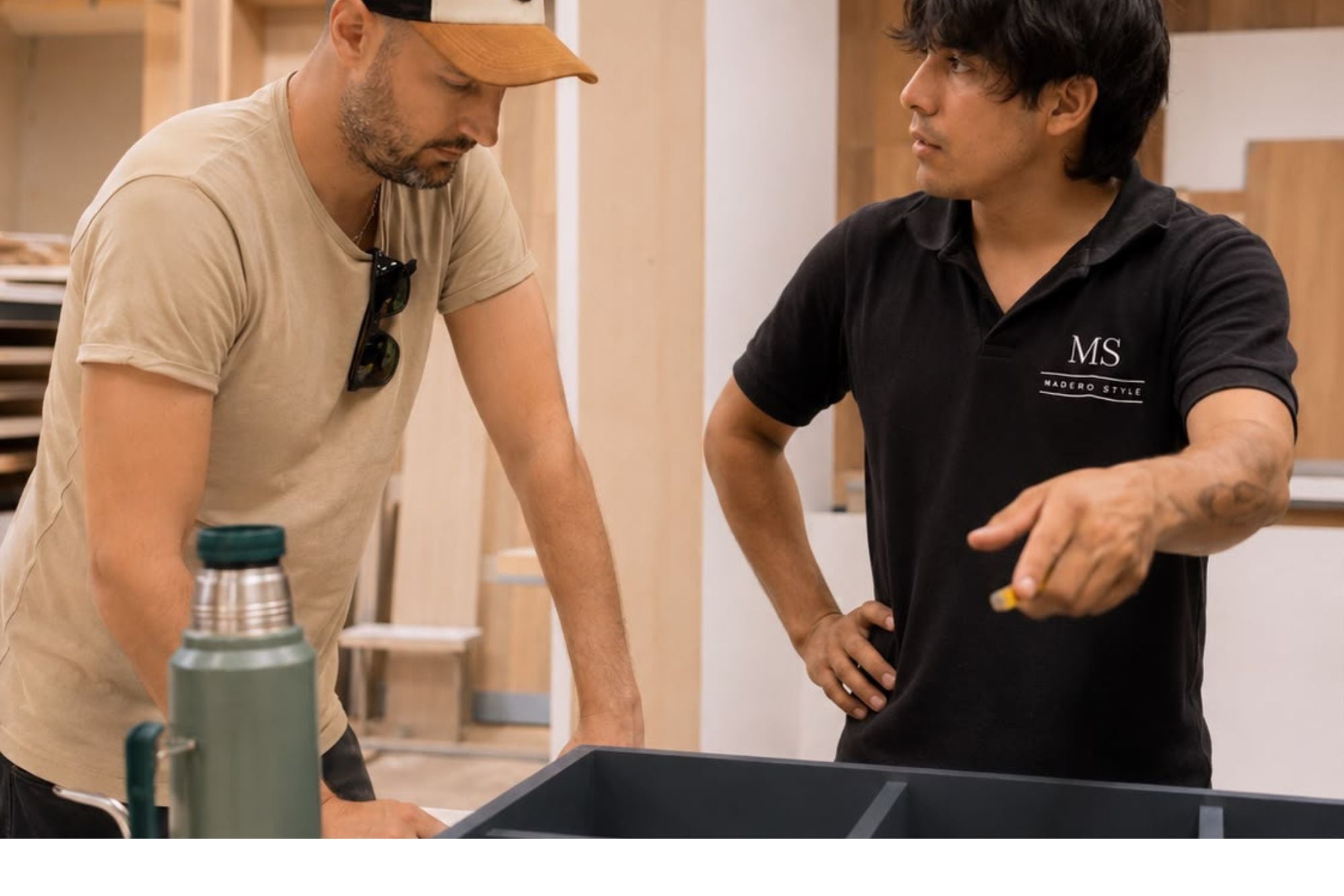 Con el tiempo logró fundar una fábrica de muebles a medida que levantó desde cero y que hoy ocupa 500 metros cuadrados en Tigre.