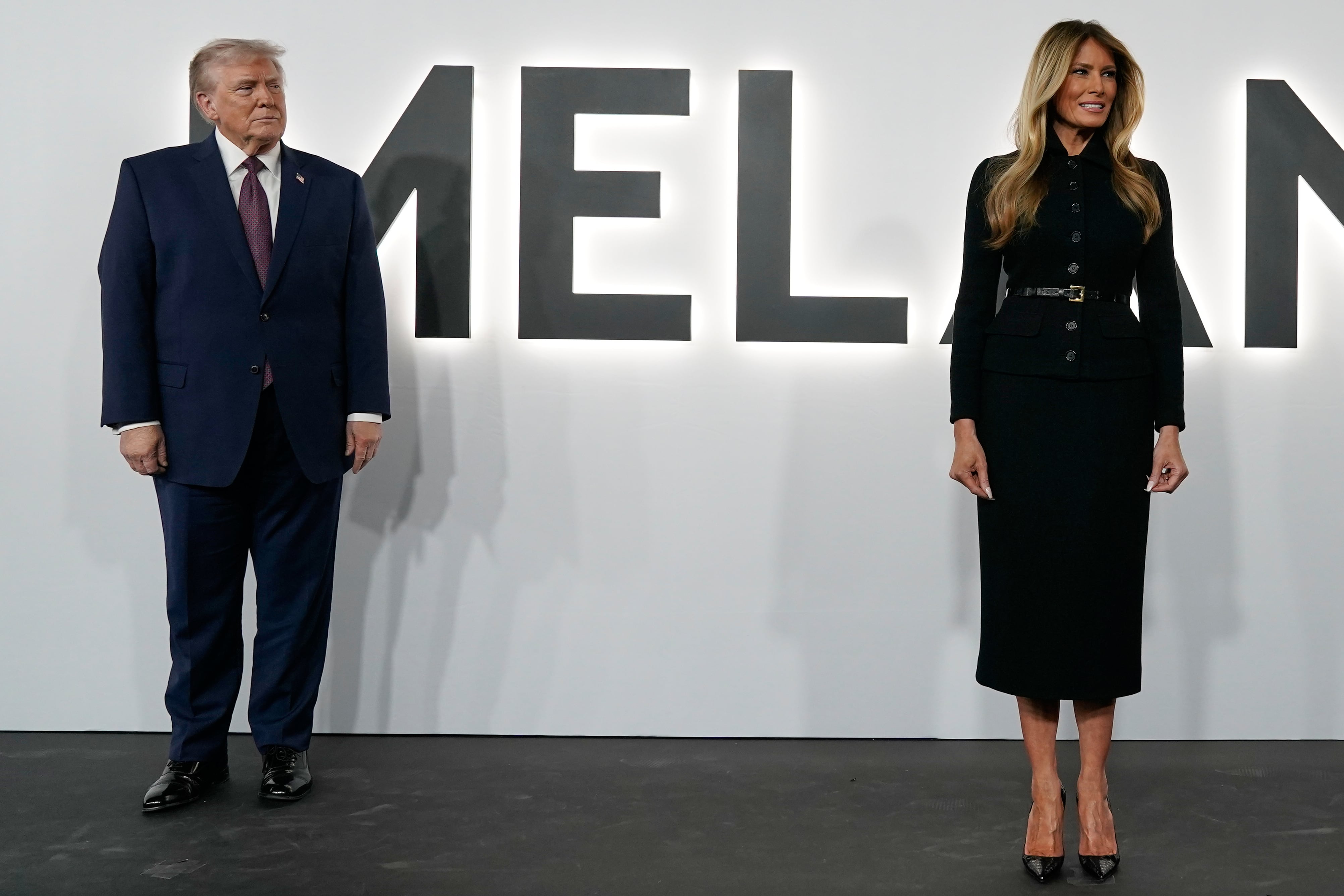 El presidente Donald Trump y la primera dama Melania Trump llegan al estreno de su p