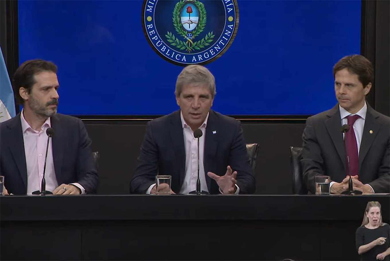 La conferencia de prensa de Luis Caputo, donde se anunció el uso de fondos de la Anses para impulsar el crédito hipotecario