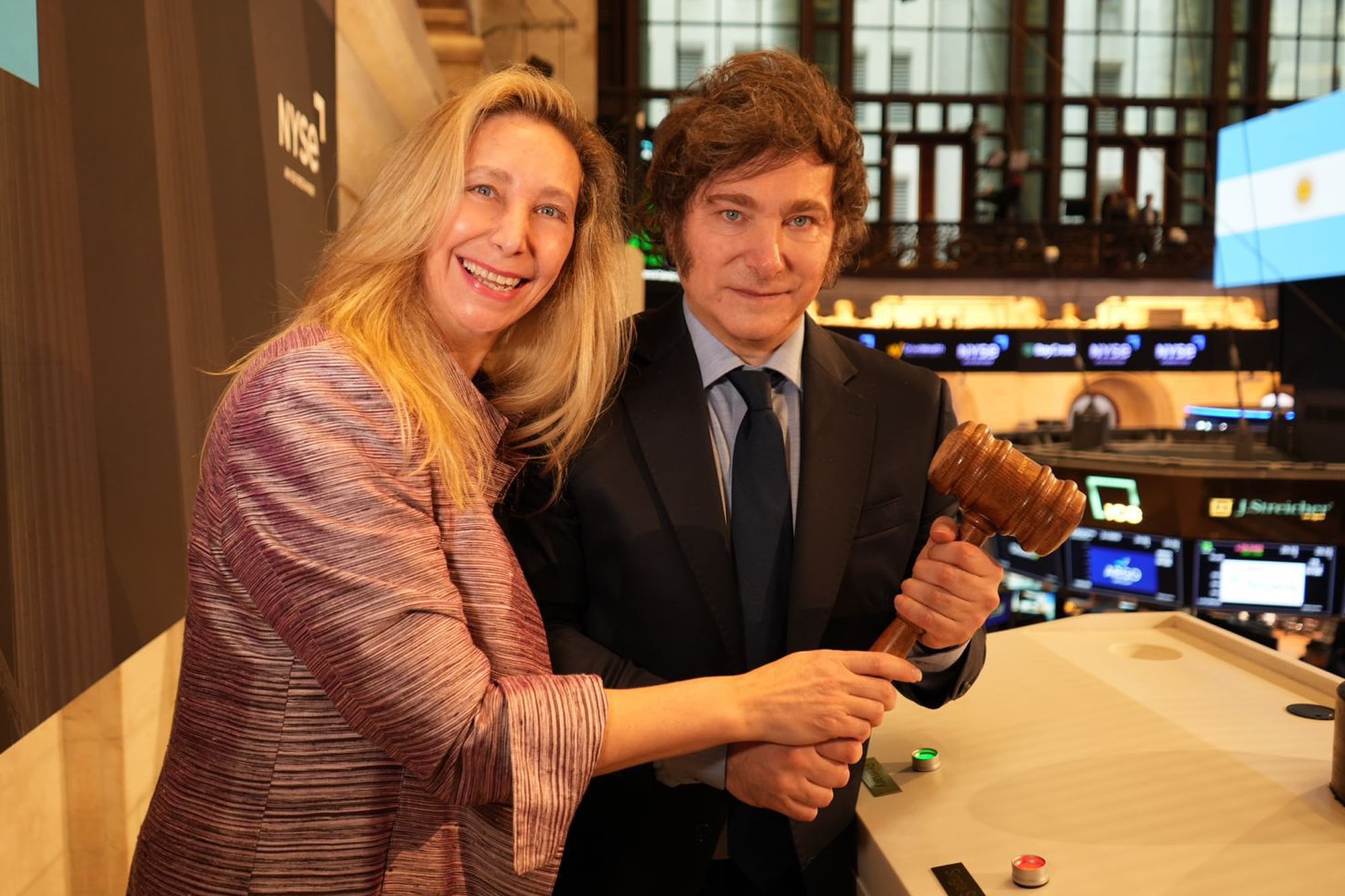 Javier Milei junto a su hermana Karina en la Bolsa de Valores de Wall Street