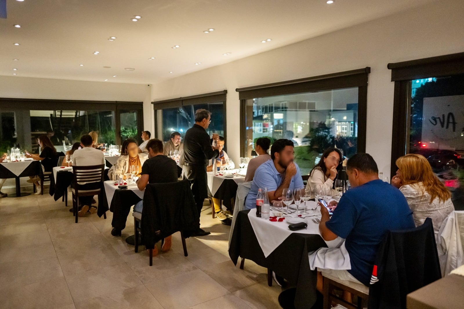 El restaurante se encuentra dentro del complejo Ville Saint Germain.