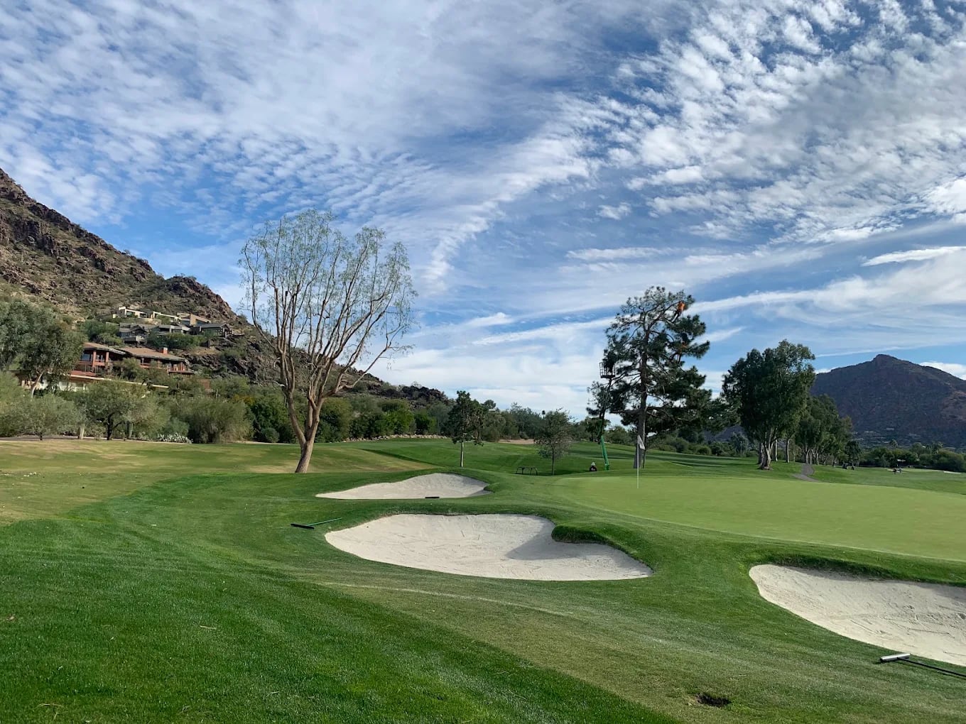 Además de ser una zona residencial, Paradise Valley es hogar de nueve complejos turísticos (resorts) y tres campos de golf
