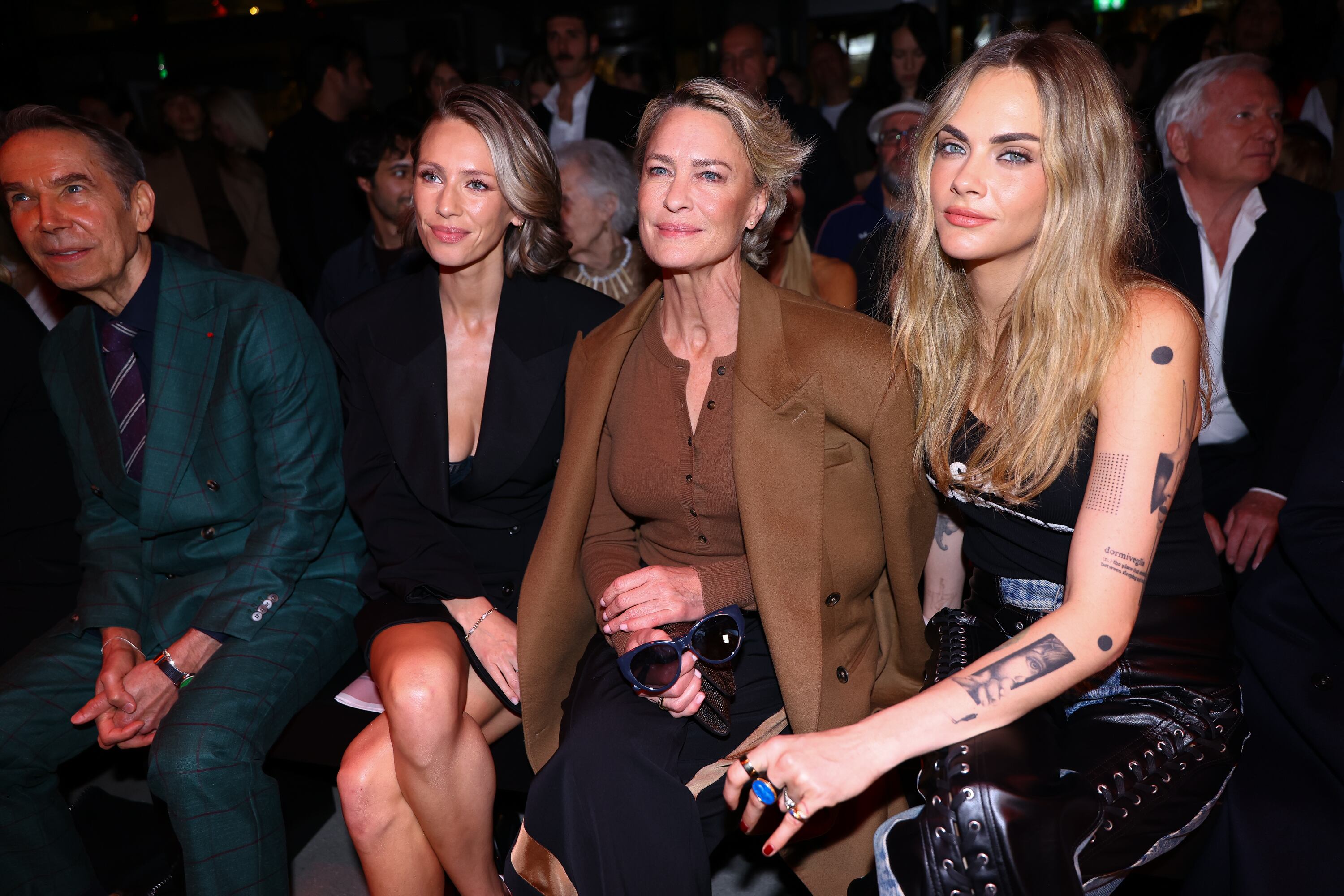 Dylan Penn, Robin Wright y Cara Delevingne en la presentación de la nueva colección de Stella McCartney, donde también estuvo invitada la cantante entrerriana