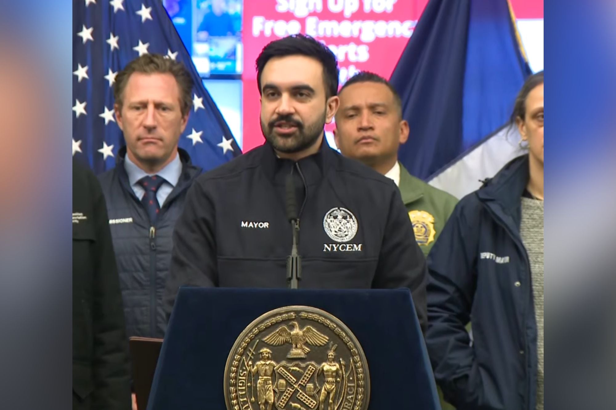 Zohran Mamdani anunció la suspensión de clases presenciales en la ciudad de Nueva York para este lunes