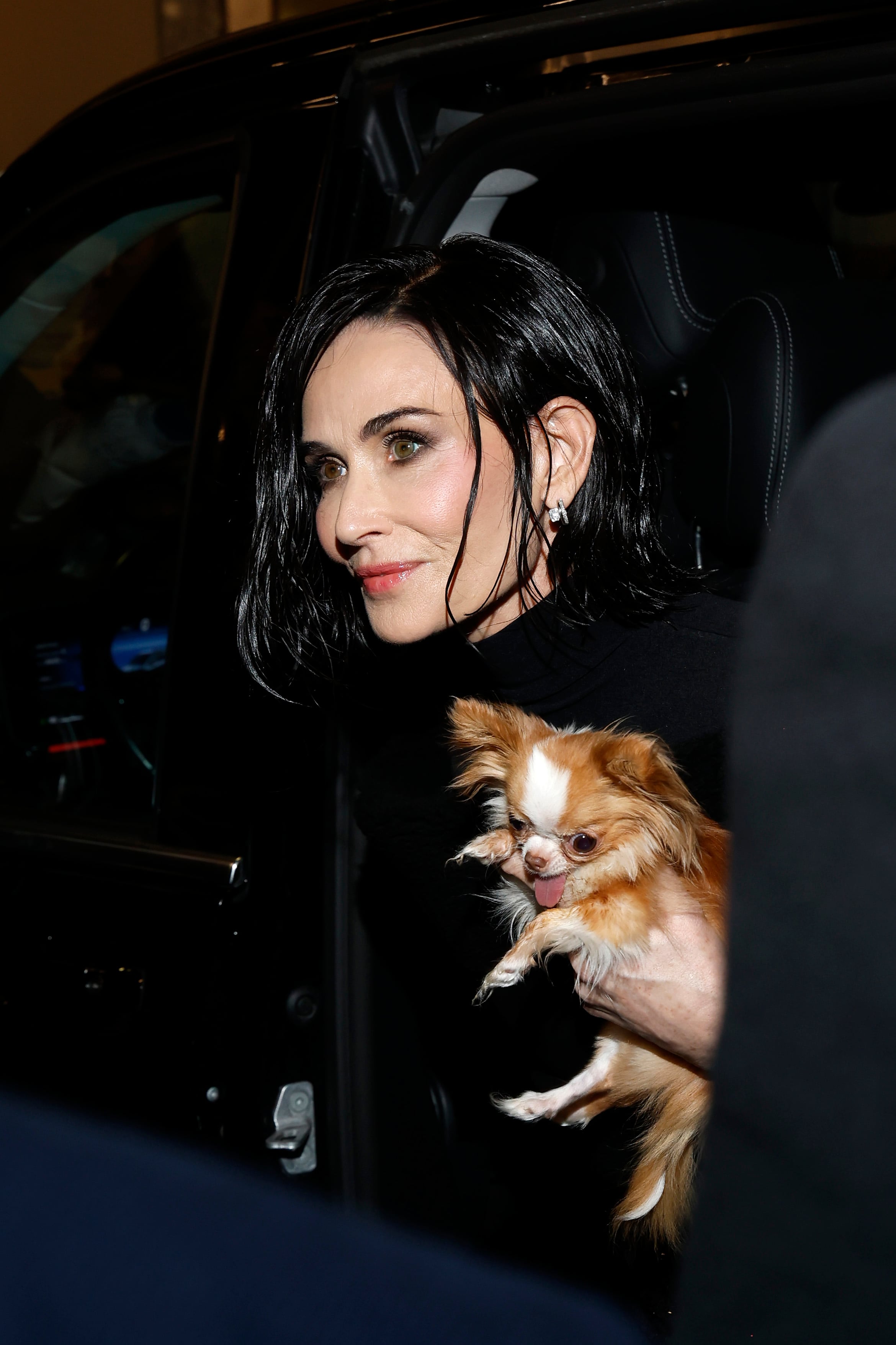 La actriz, junto a su fiel compañero, mostró su nuevo look