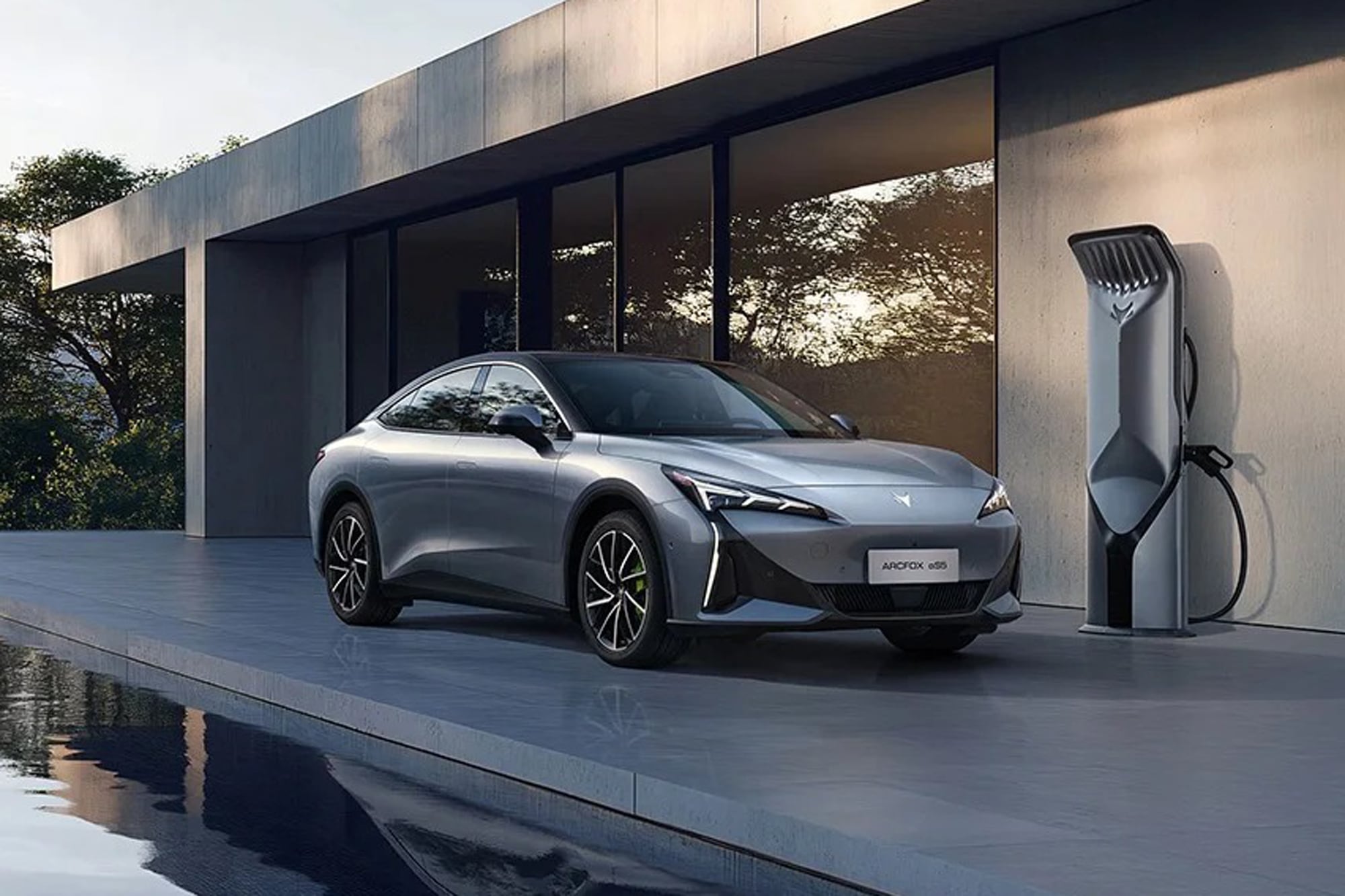 El Arcfox S5 cotiza a US$39.800