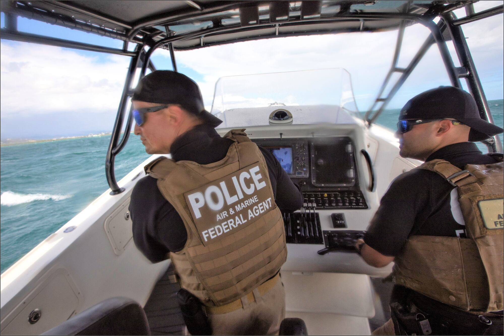 Las consecuencias penales se vuelven mucho más severas cuando el tráfico o contrabando de extranjeros causa lesiones graves o la muerte de una persona