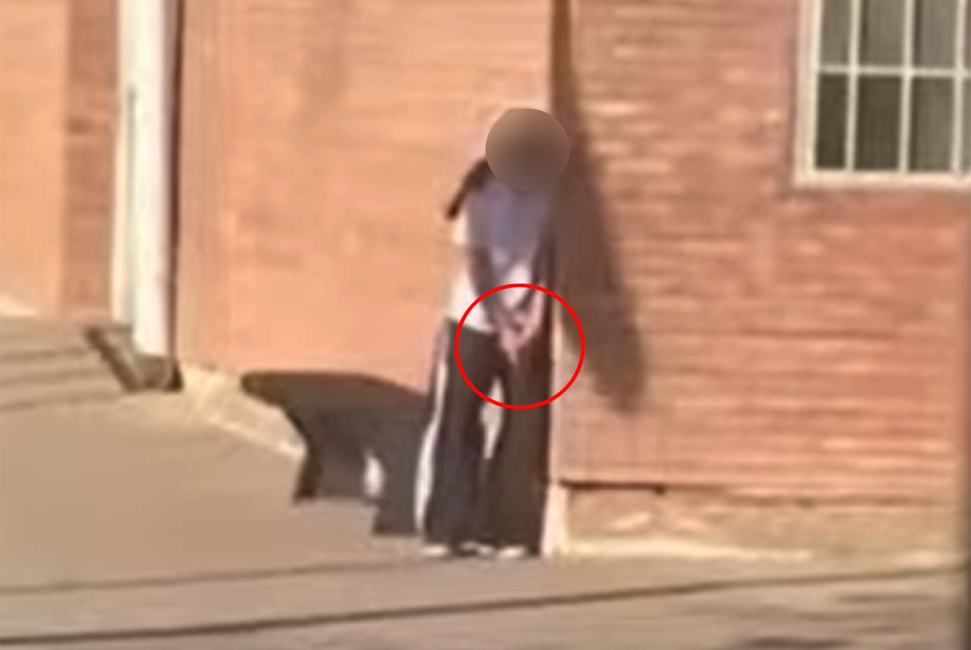 Detuvieron al celador del colegio de la adolescente que se atrincheró en Mendoza: lo denunciaron por abuso sexual