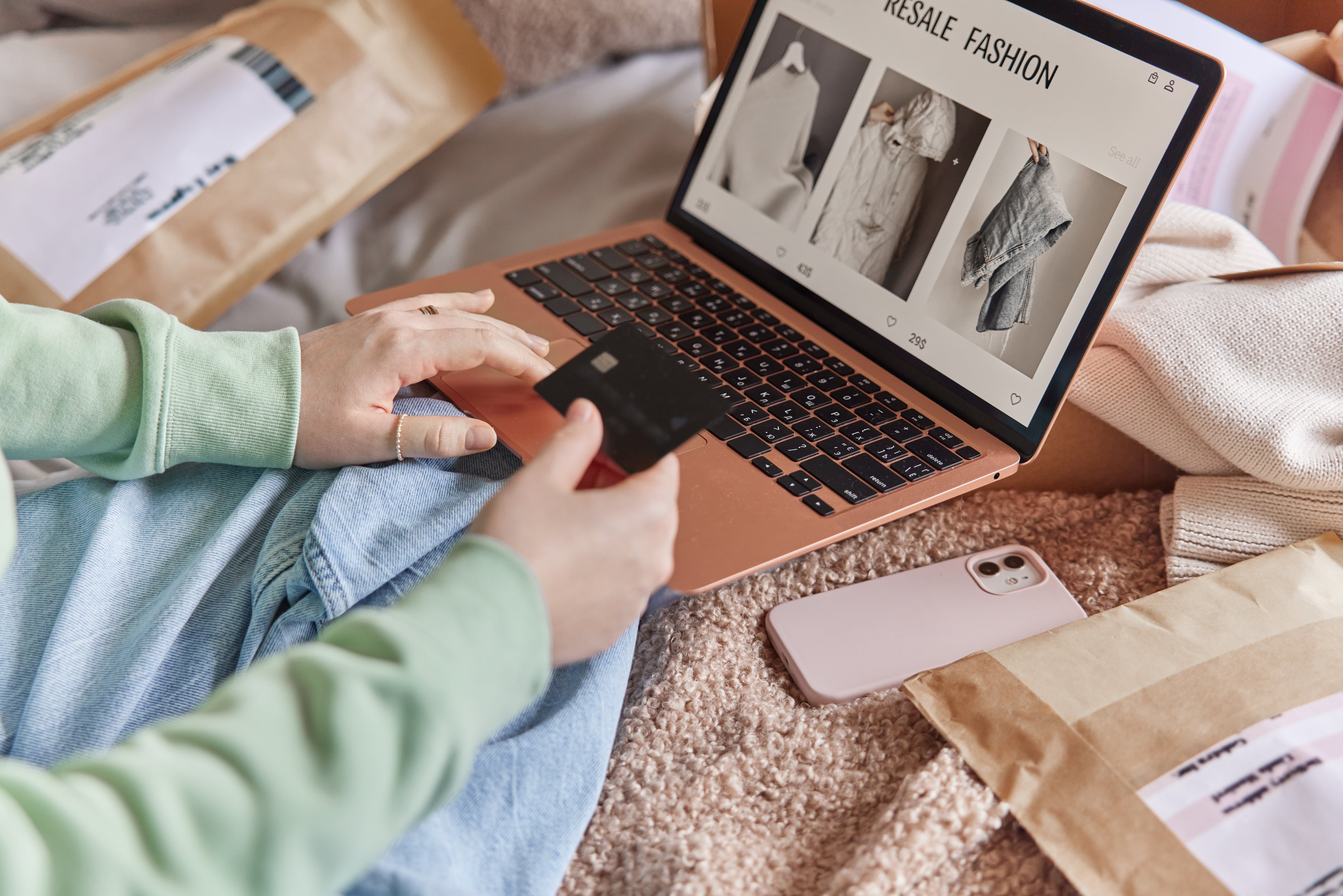 Futuria; venta online; mujeres