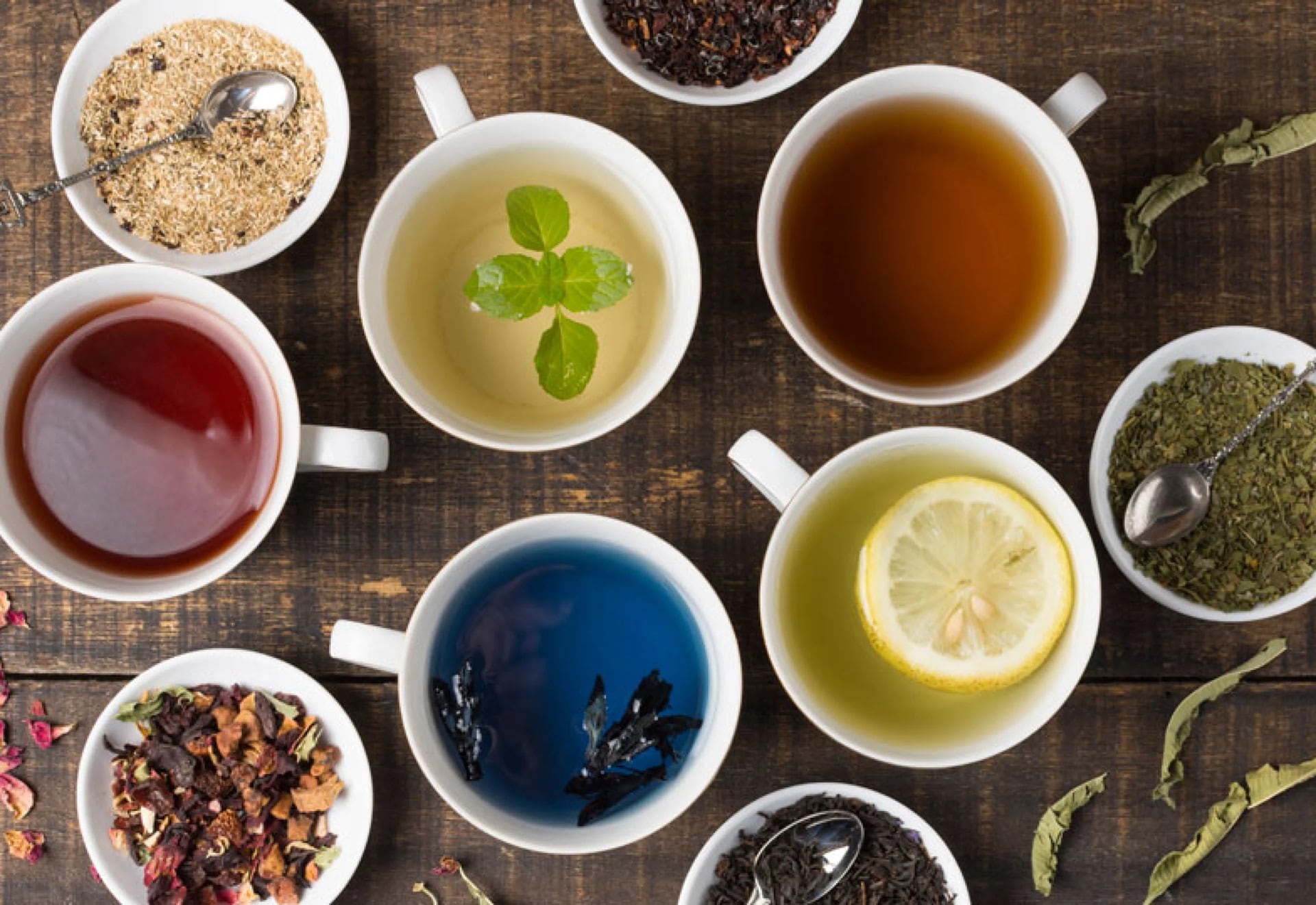 Té e infusión no son lo mismo: en qué se diferencian y por qué solemos usarlos como sinónimos