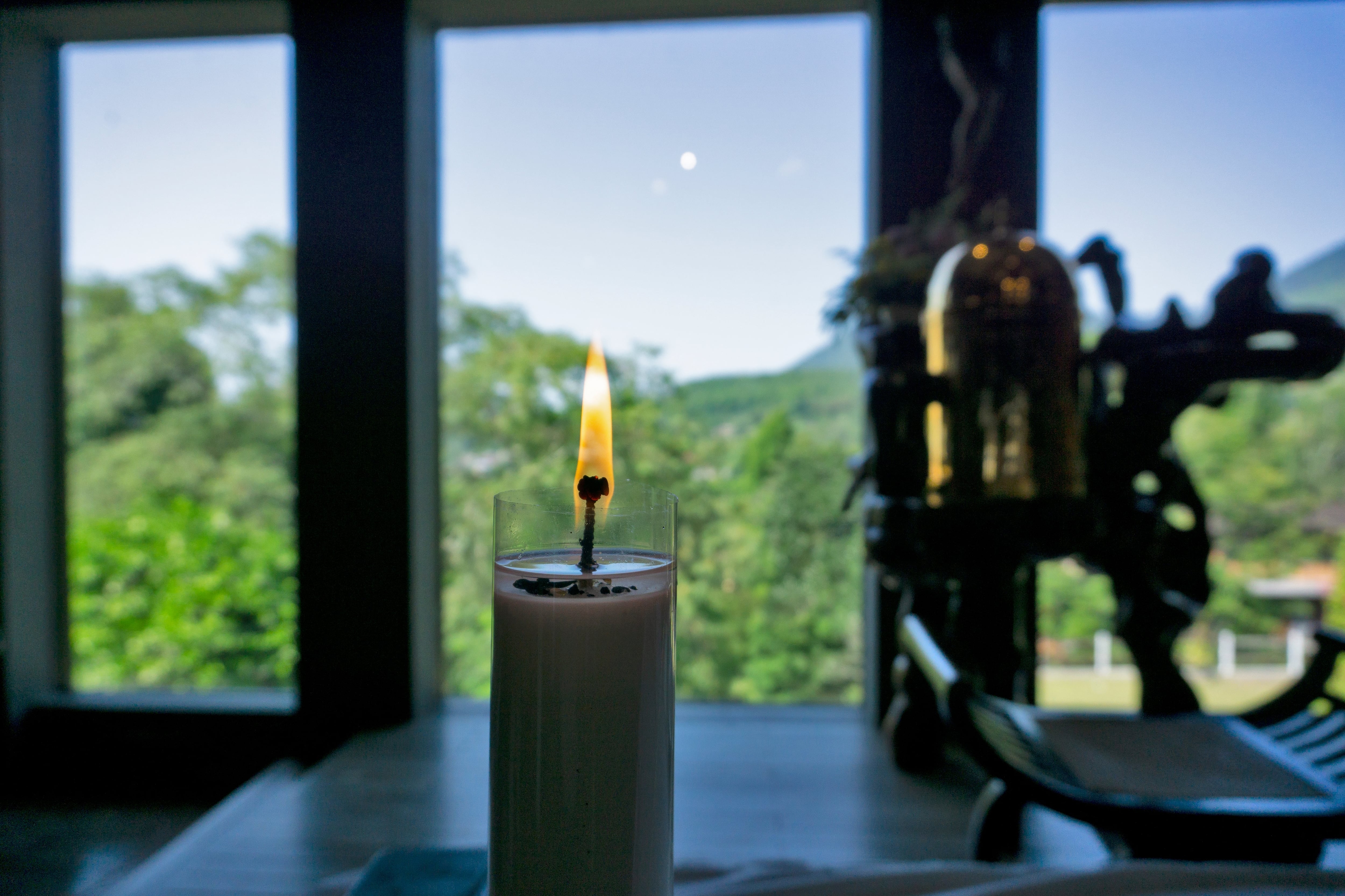 La casa aparece así como un nuevo espacio religioso