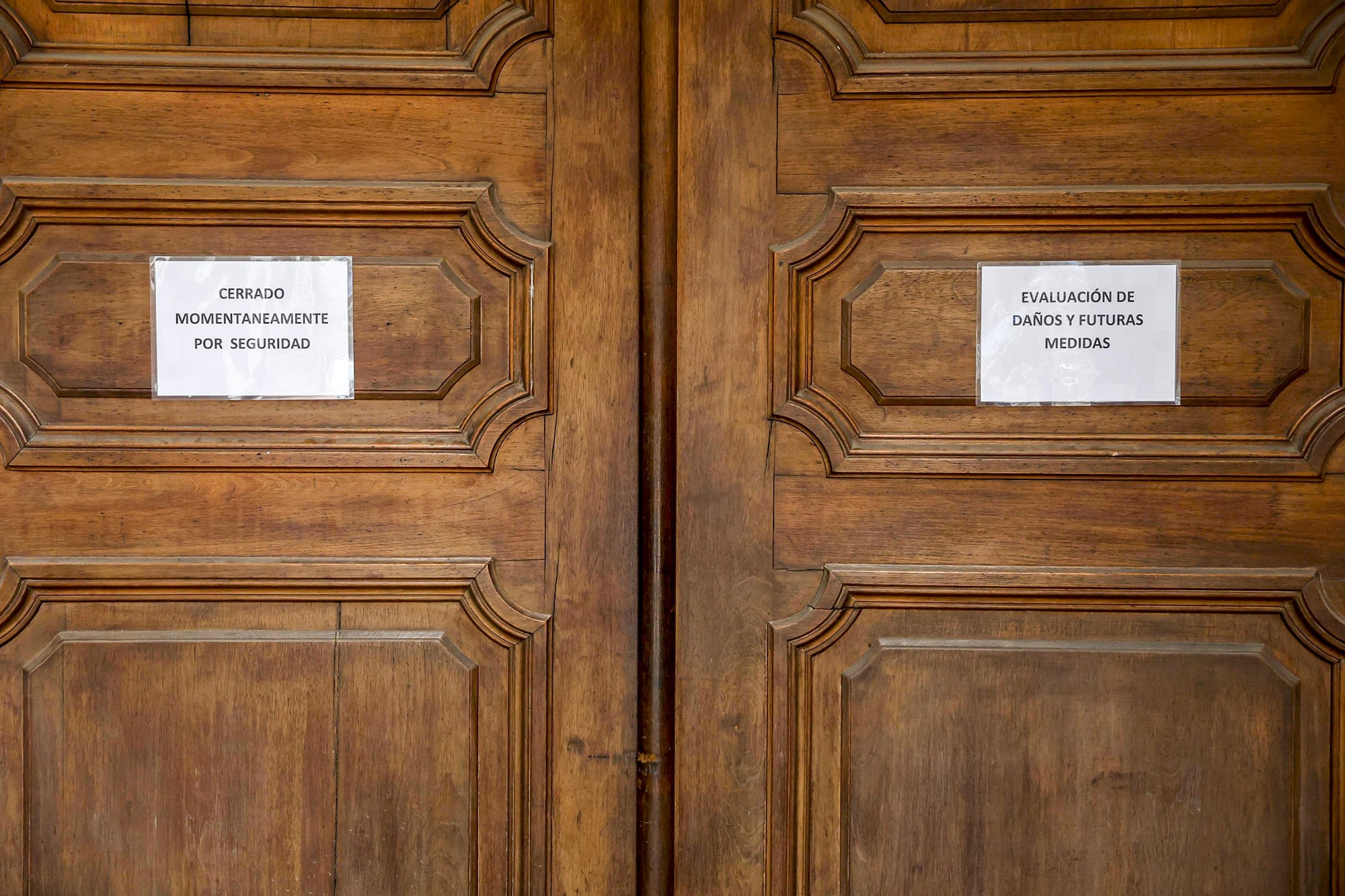 La comunidad de Santa Catalina denunció daños estructurales que atribuye a las obras de peatonalización realizadas en el entorno