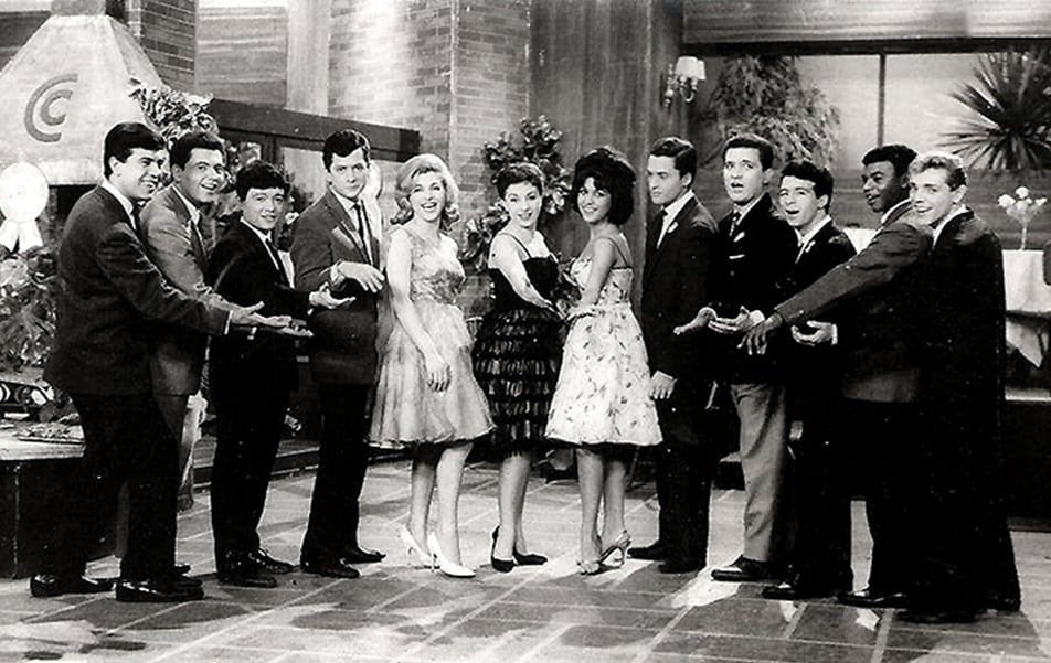 Eran los primeros años de la década del 60 cuando un sábado a la noche, en Canal 13, debutaba el programa musical El Club del Clan.