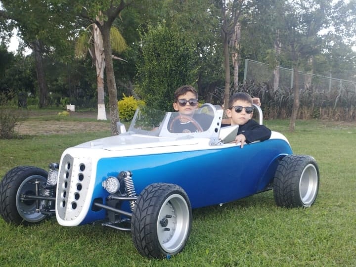 Su abuelo fabricó su propio auto de carrera a los 18 años