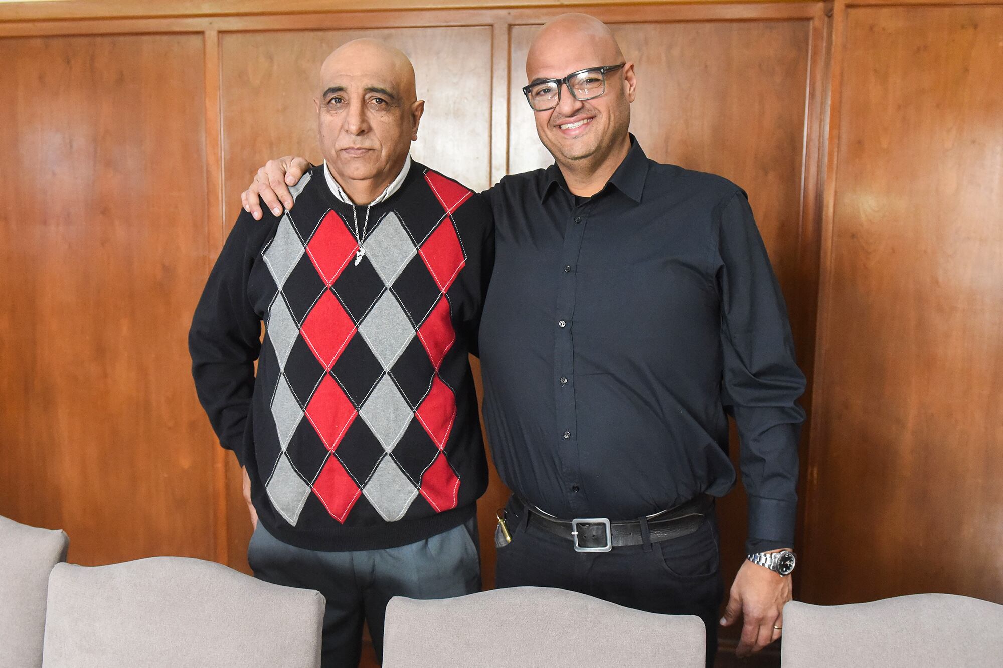 Daniel Muñoz, padre biológico de Ariel García, en un encuentro con su hijo