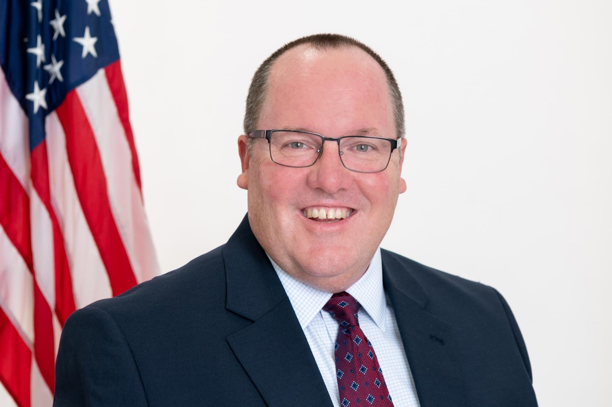 El alcalde de Costa Mesa, John Stephens, calificó la demanda de California como innecesaria