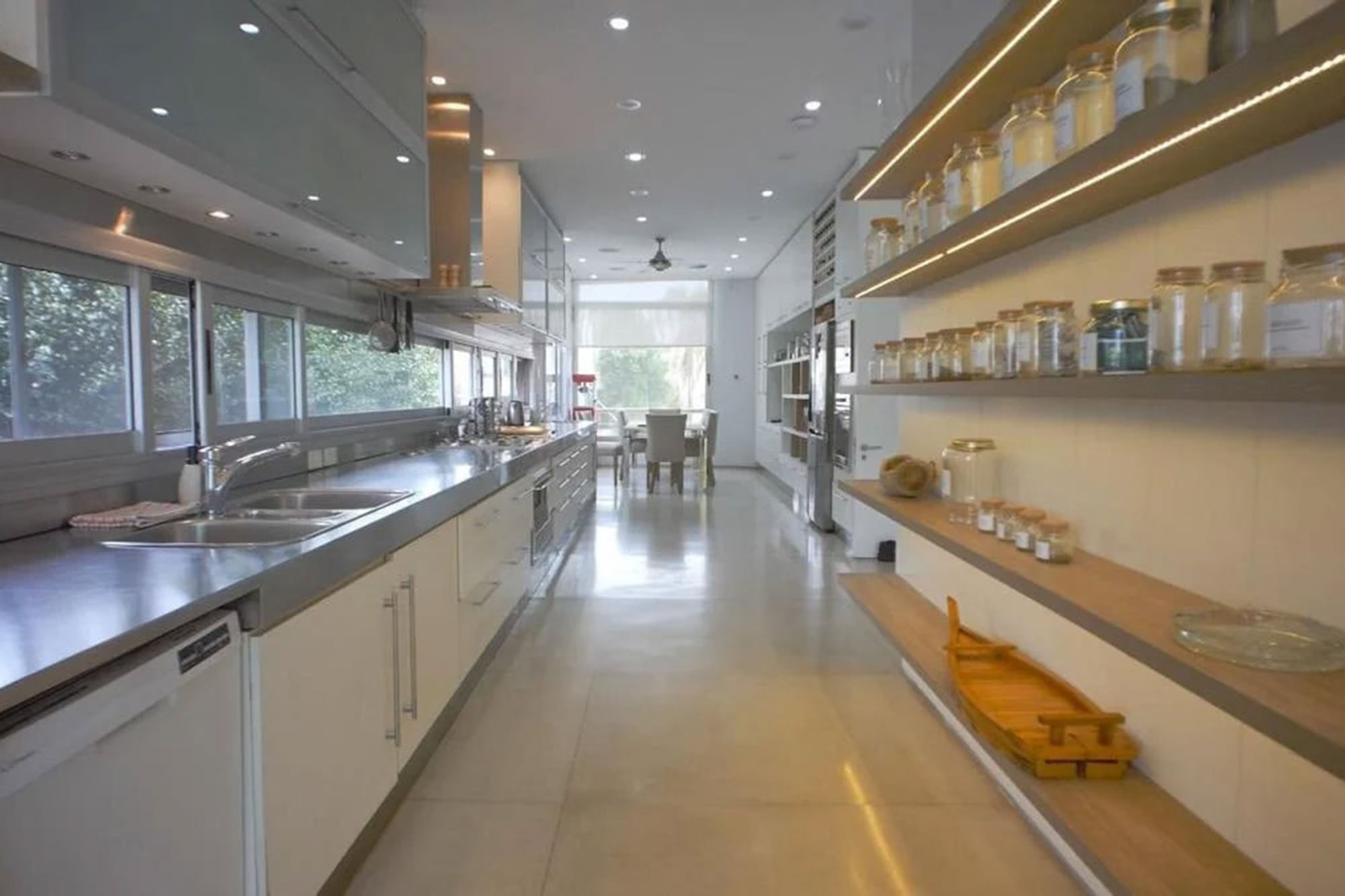 La cocina está totalmente equipada