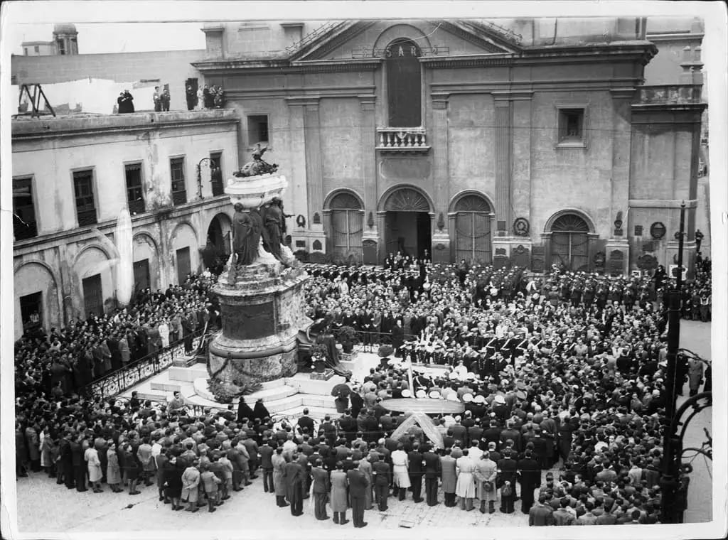 El 20 de junio de 1903 se inauguró, 83 años después de su muerte, el mausoleo a la memoria de Belgrano (Foto: buenosaireshistoria.org)