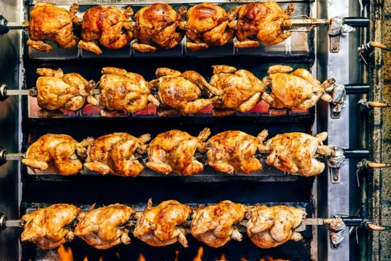 Retiran miles de kilos en pollos listos en Florida por posible contaminación de Listeria