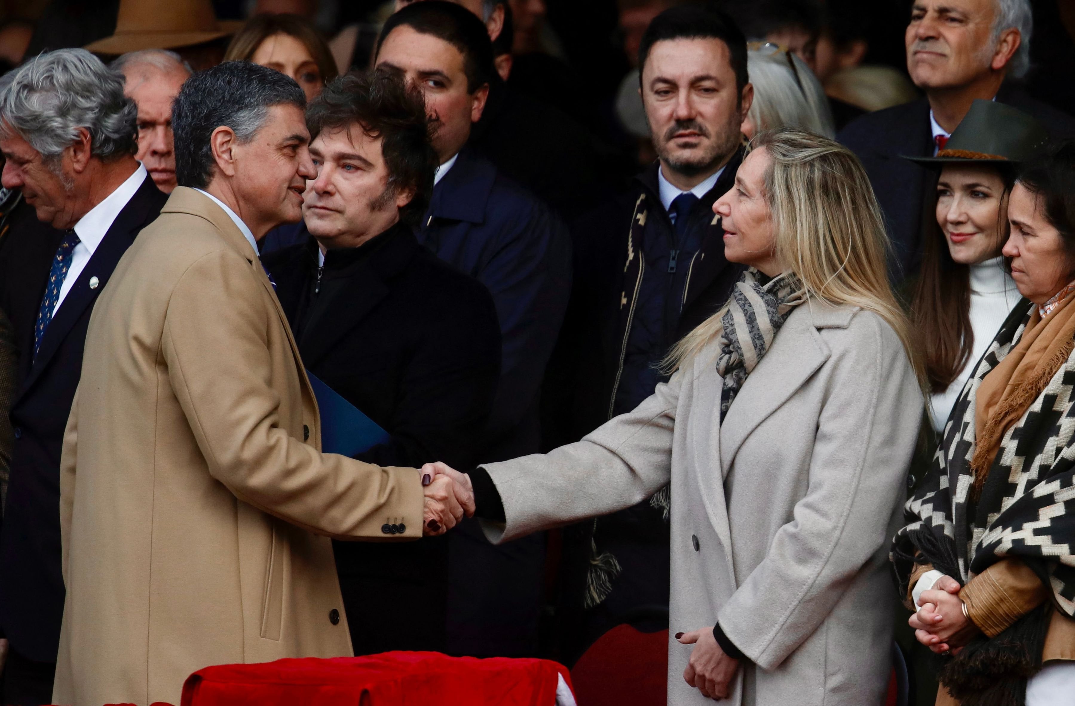 El apretón de manos que todavía no se dio en la negociación entre Pro y LLA