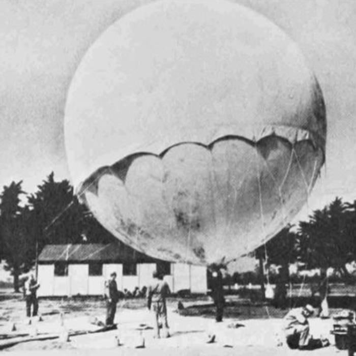 Los globos de papel de seda medían unos 10 centímetros de diámetro y llevaban dentro una carga de 540 metros cúbicos de hidrógeno