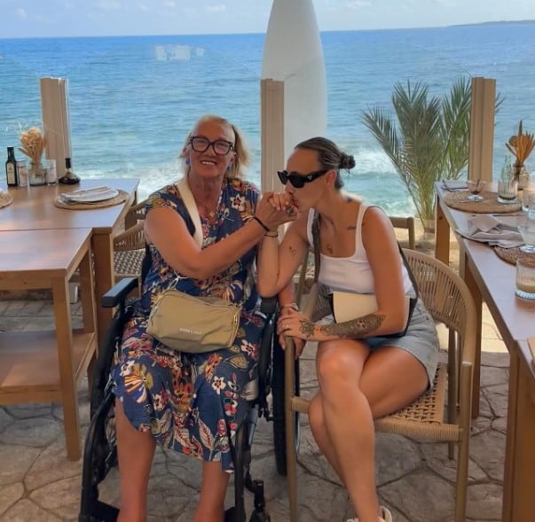 Virginia Torrecilla junto a su madre en una foto publicada en su Instagram en el año 2024